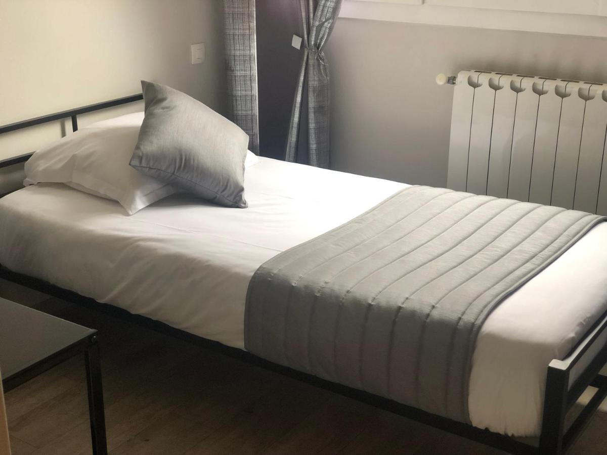 Small Single Room photo 2