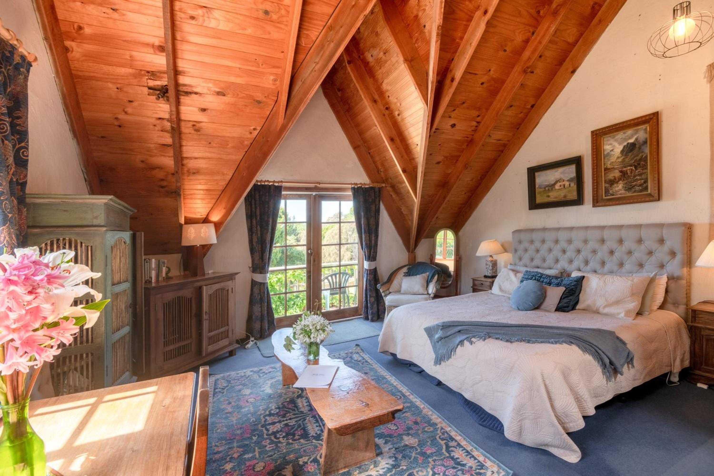King Room with Balcony - Photo 14