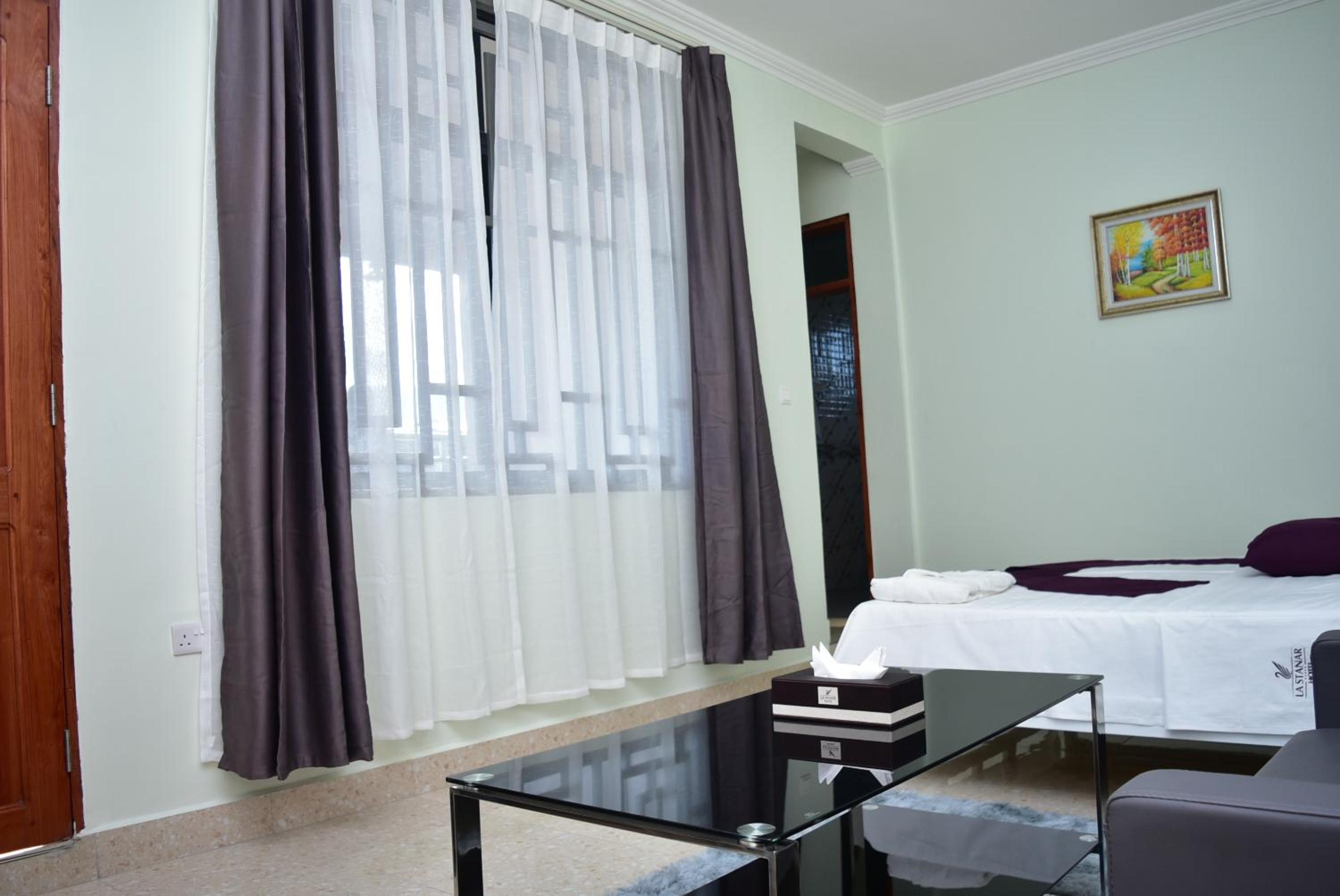 Deluxe Suite - Photo 10