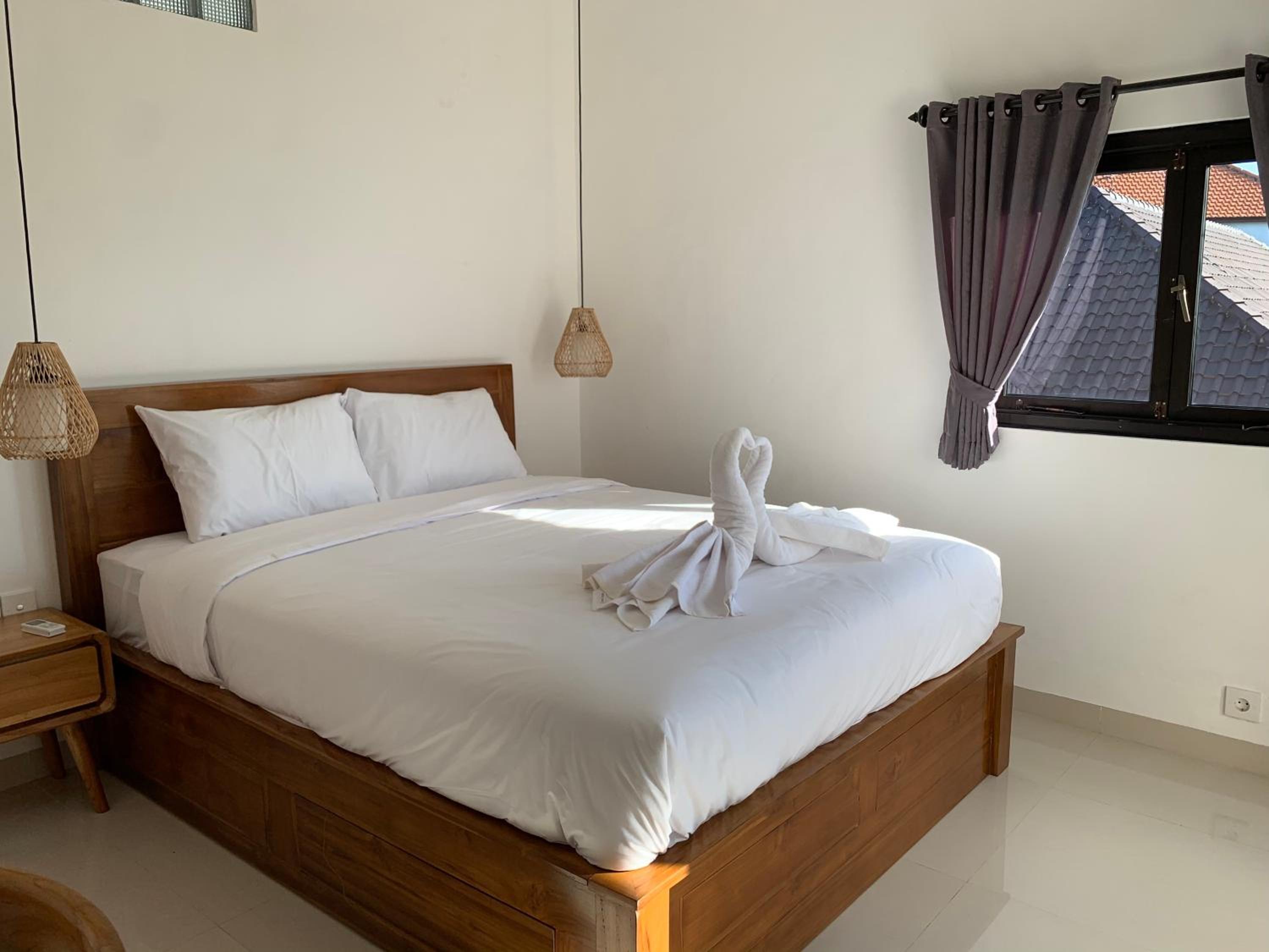 Queen Room with Balcony - Photo 6