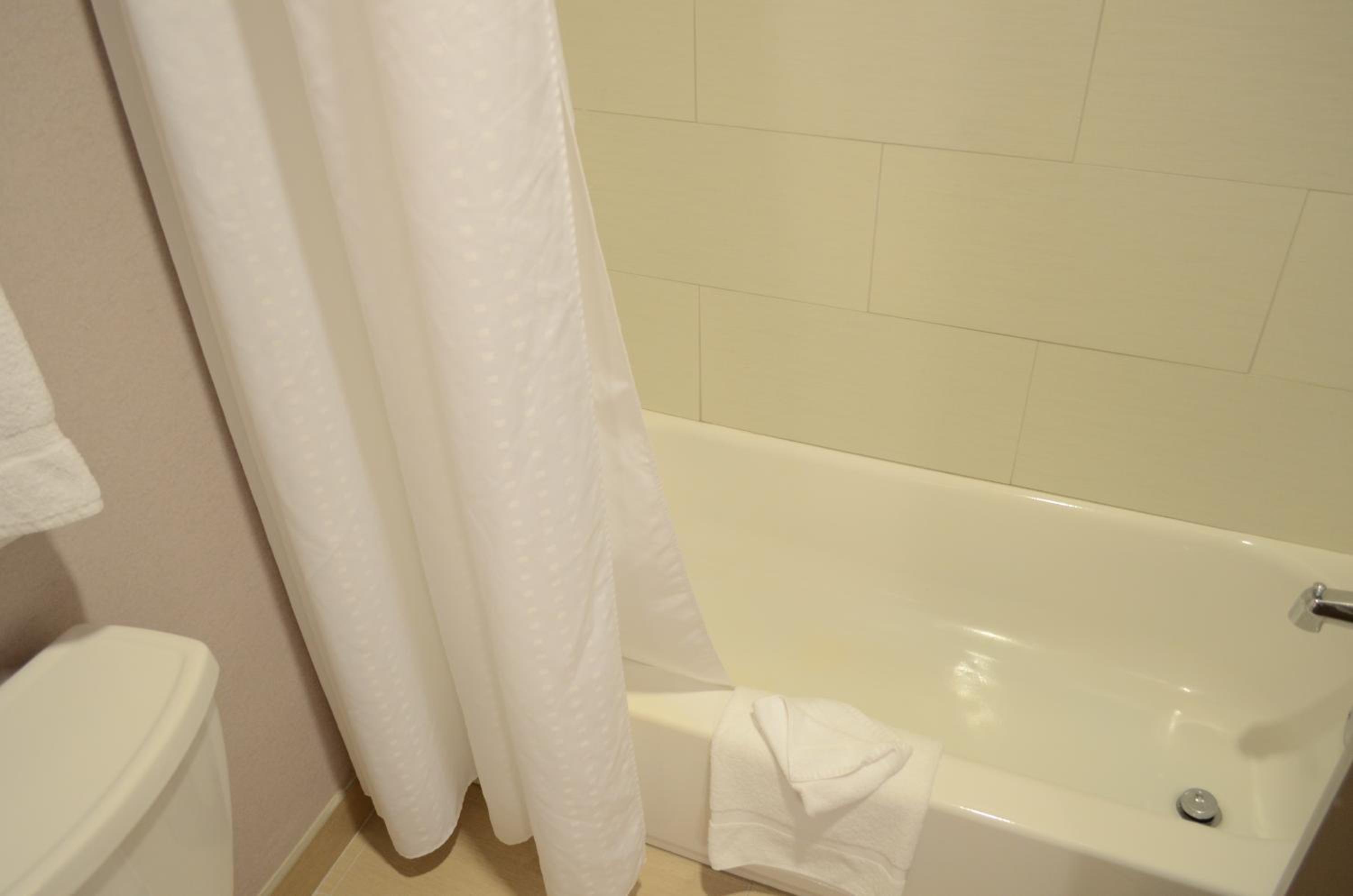 Standard King Room with Roll-In Shower - Communications Access - Photo 7