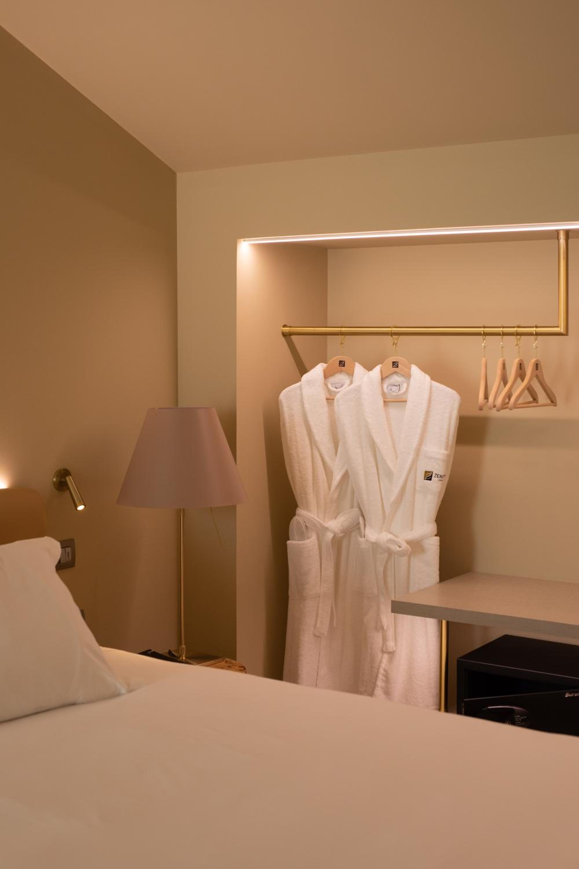 Double Or Twin Room - Photo 4