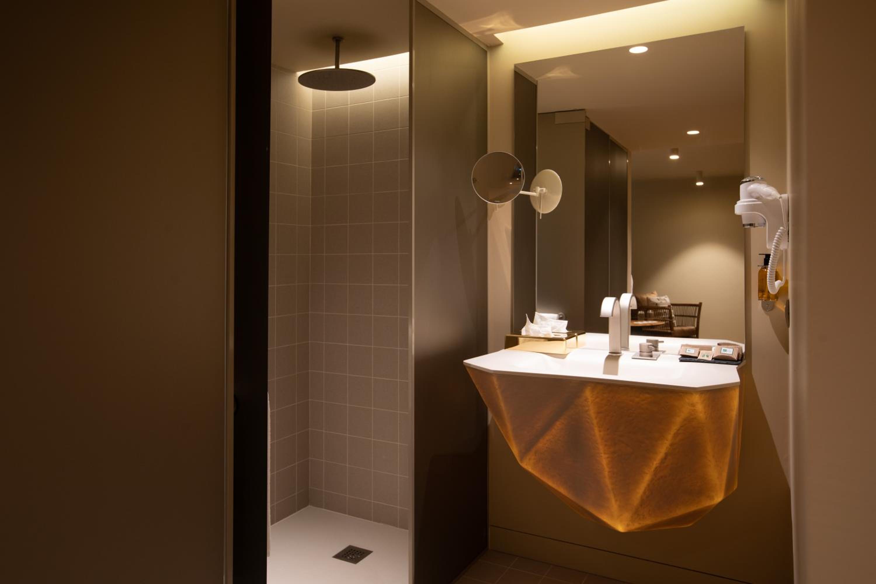 Double Or Twin Room - Photo 6