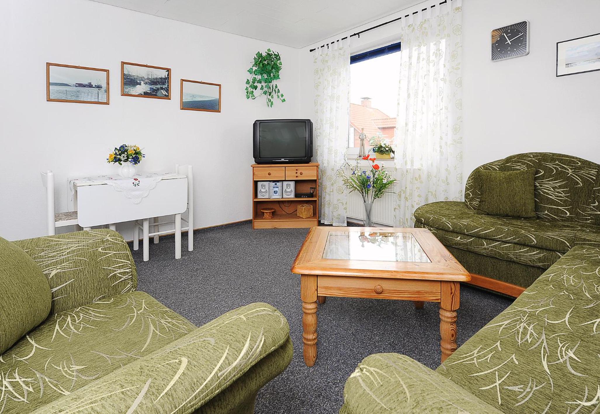 One-Bedroom Apartment photo 1