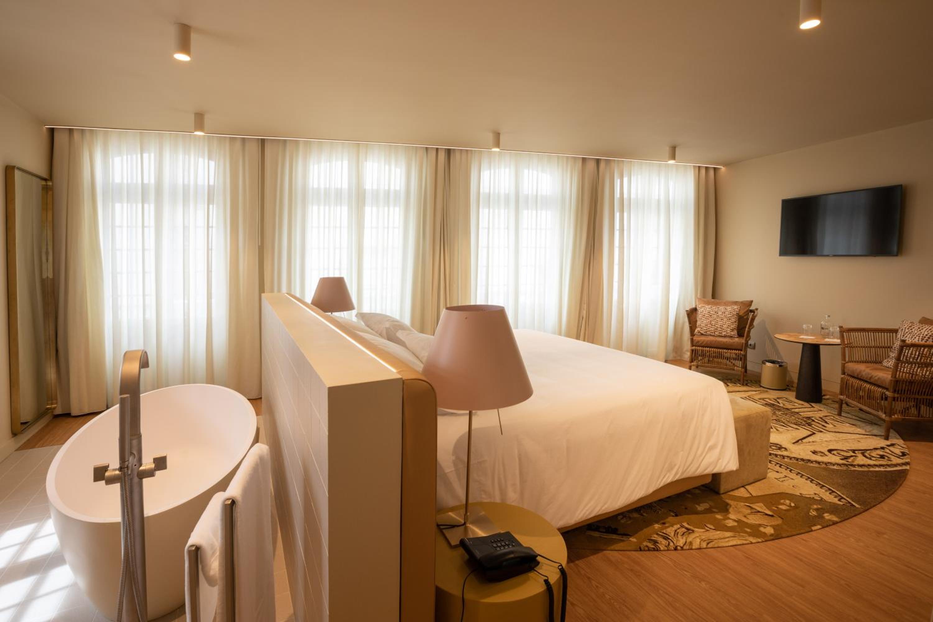 Suite - Photo 10