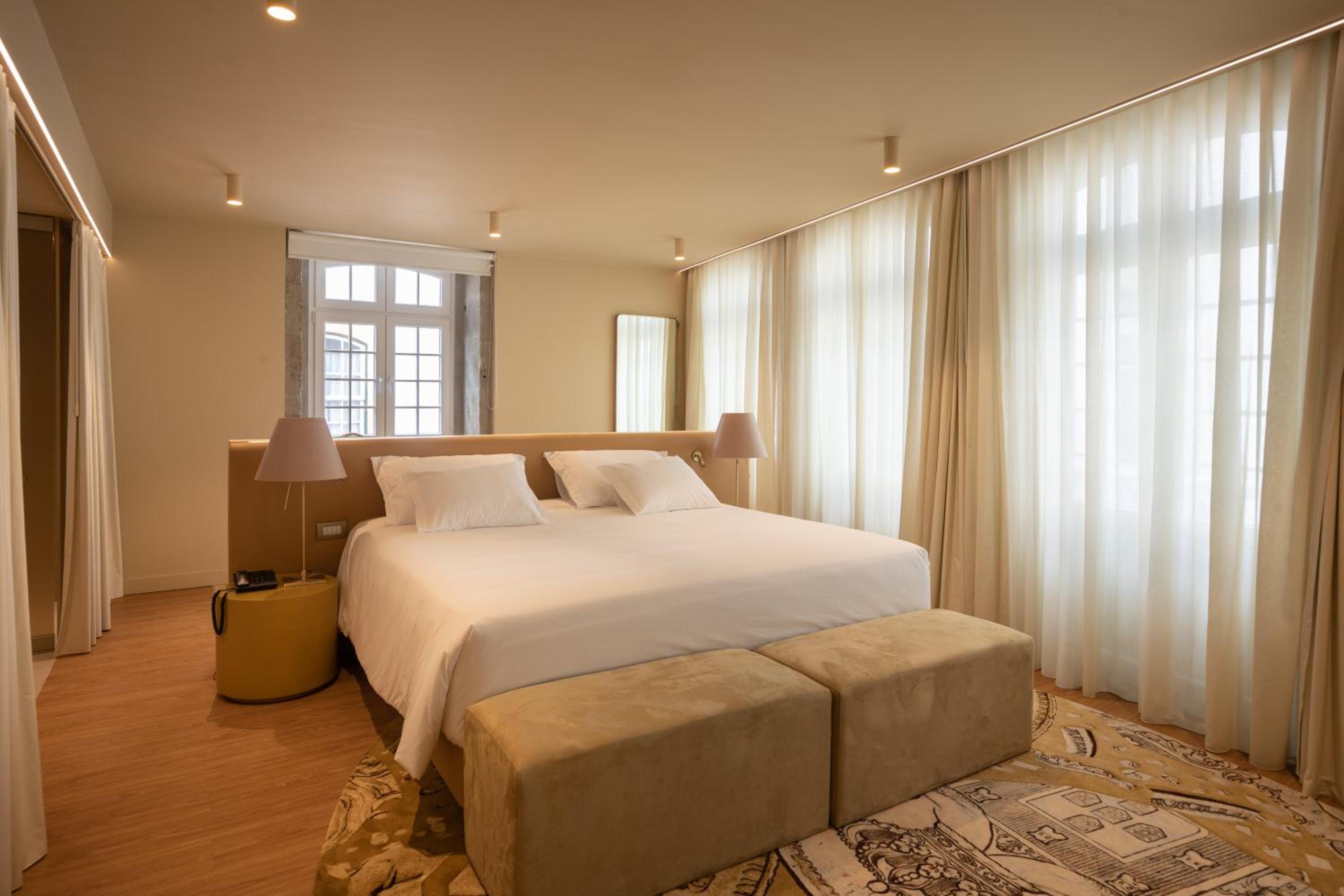 Suite - Photo 13