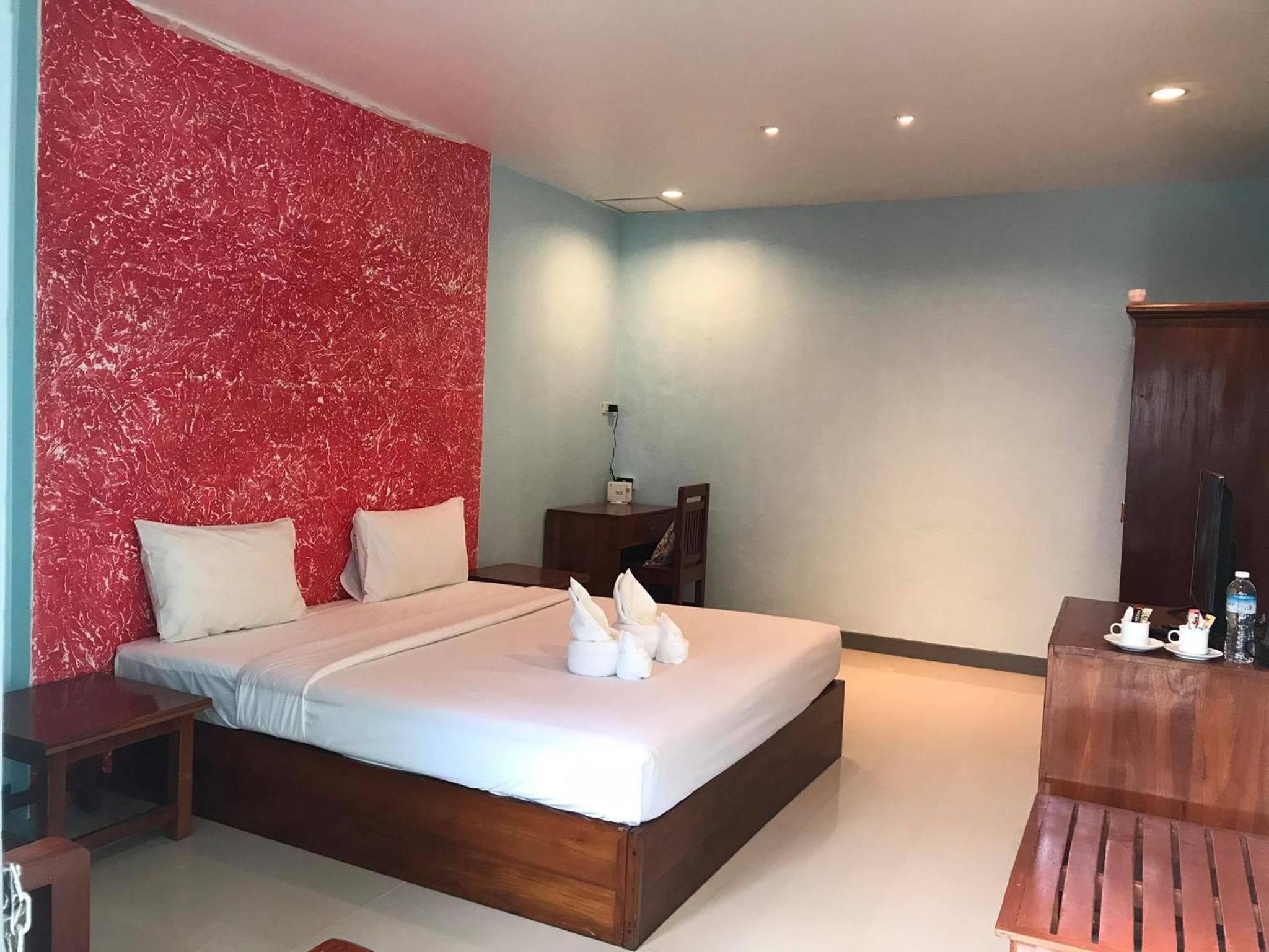 Deluxe King Room - Photo 5