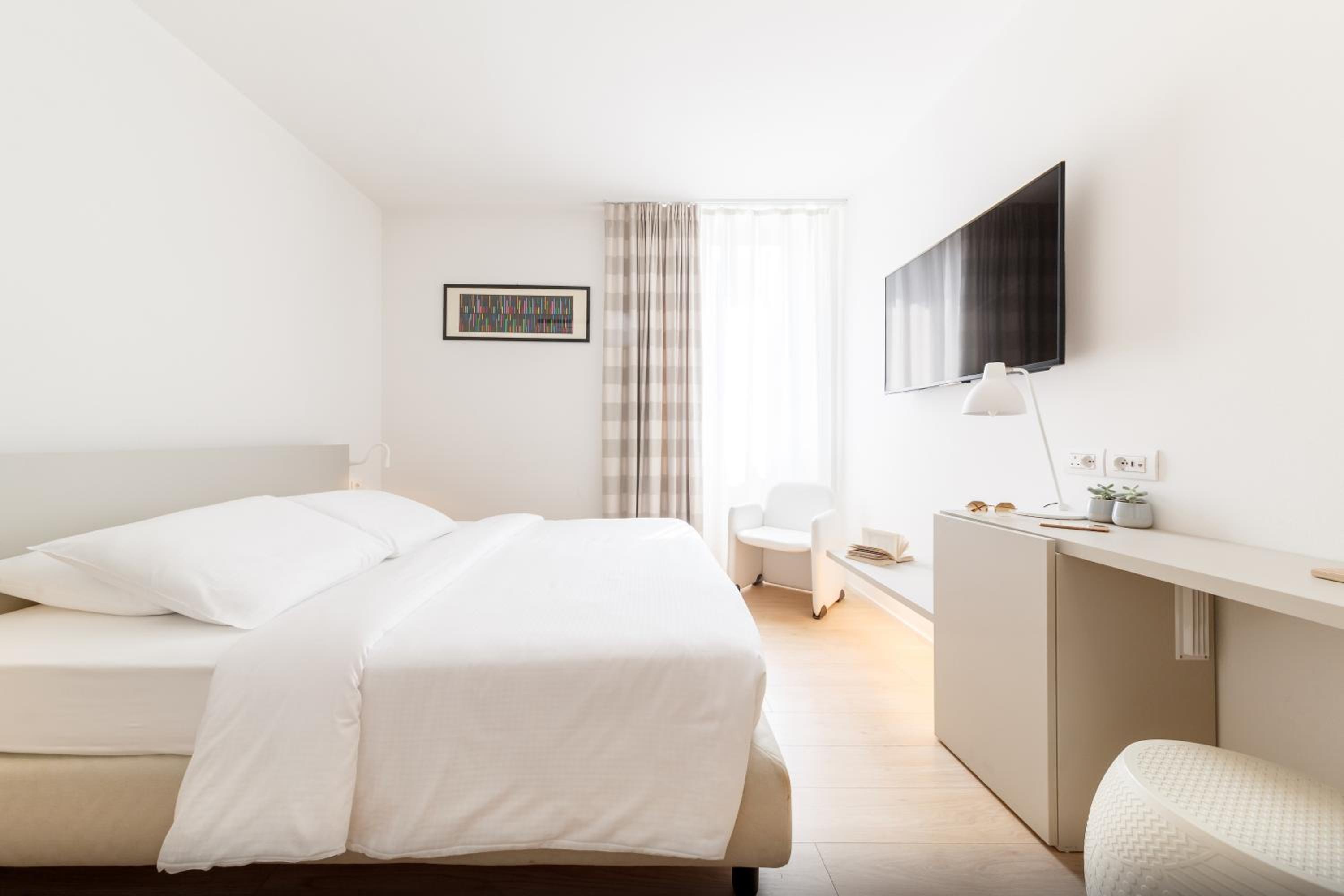 Superior Double Room with Lake View and Terrace - Photo 8