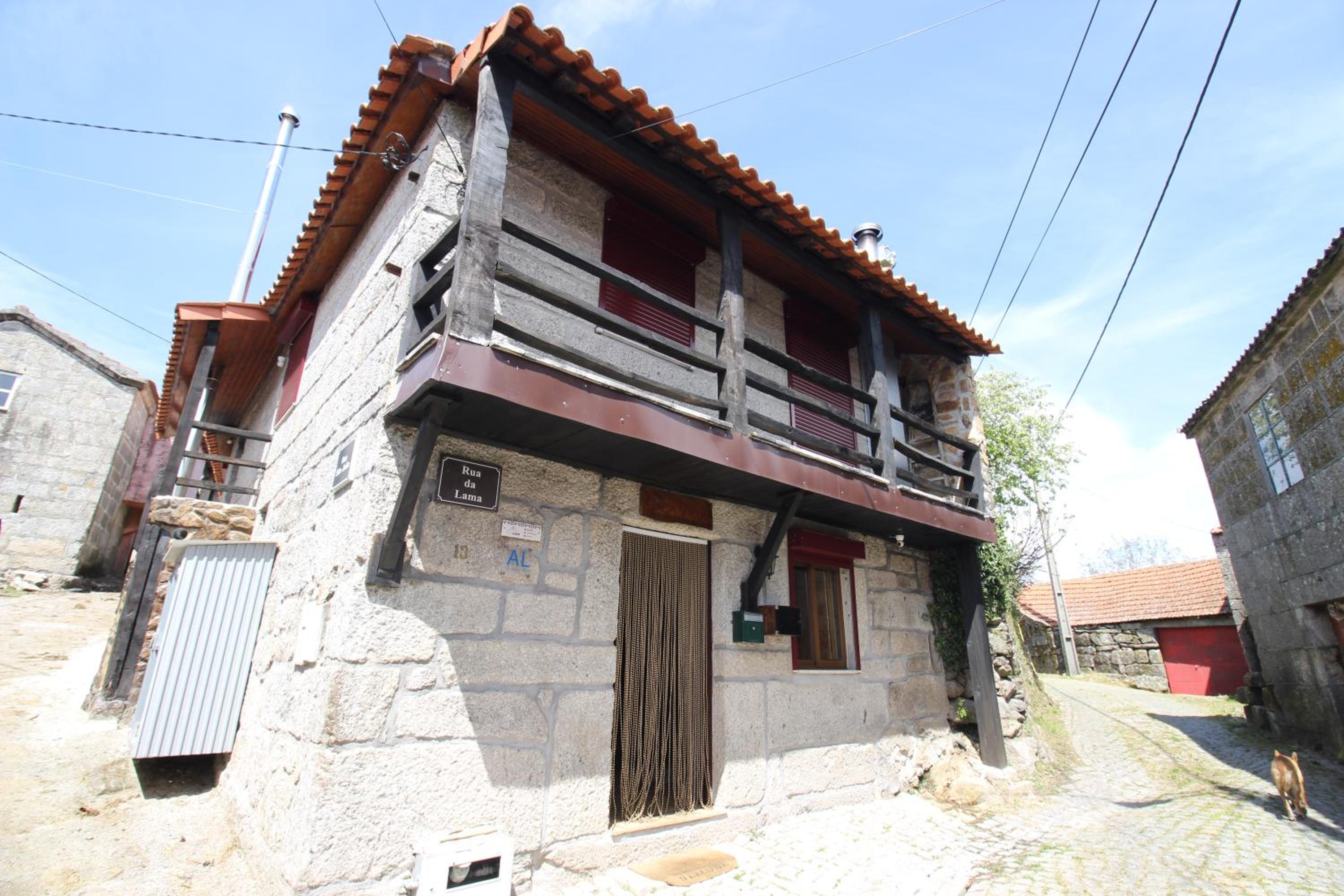 Five-Bedroom House - Photo 42