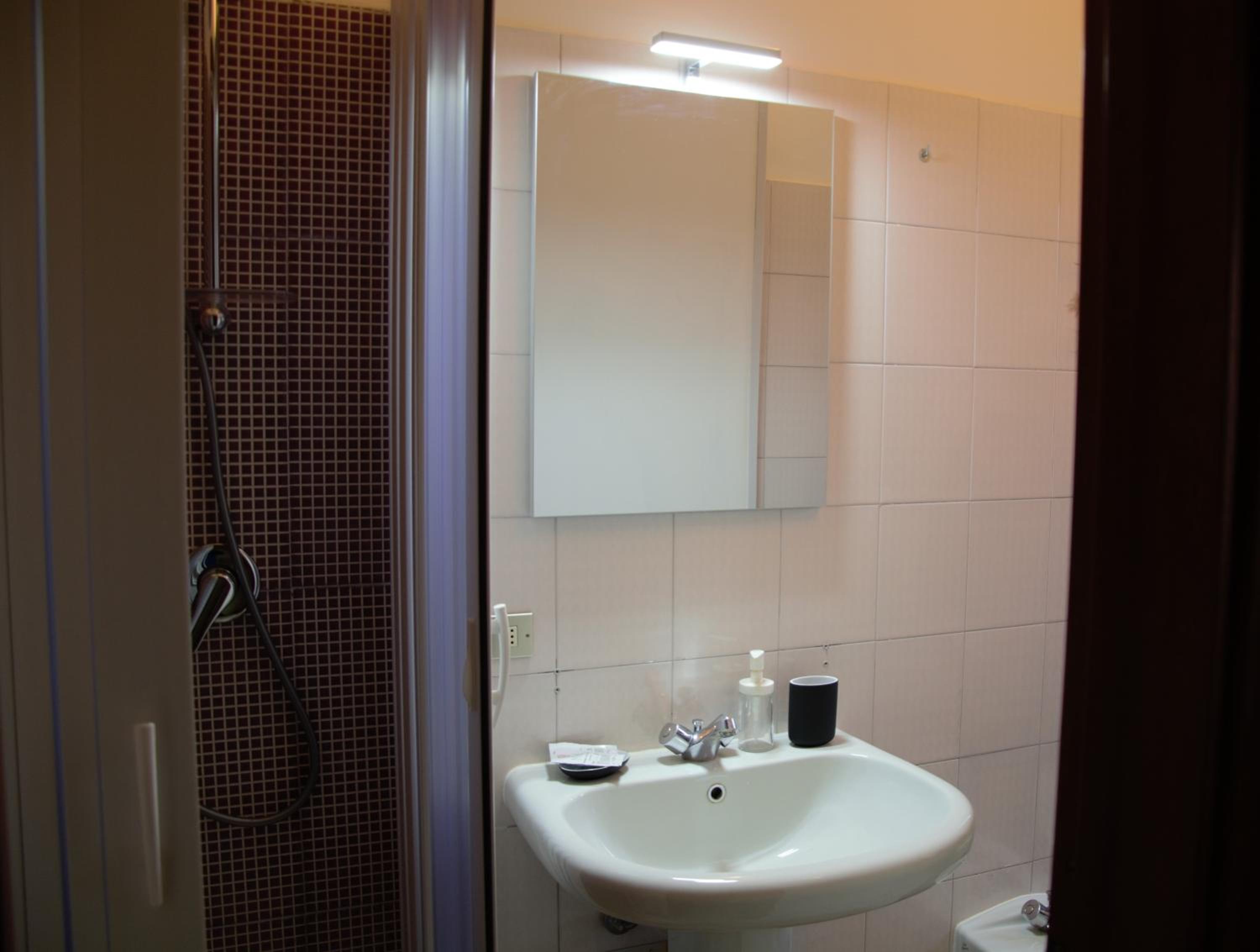 Deluxe Single Room with Balcony photo 2