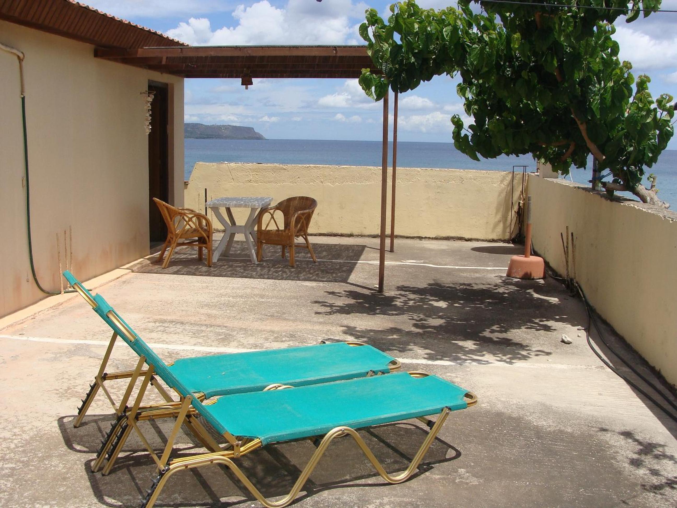 Standard Twin Room with Sea View - Photo 8