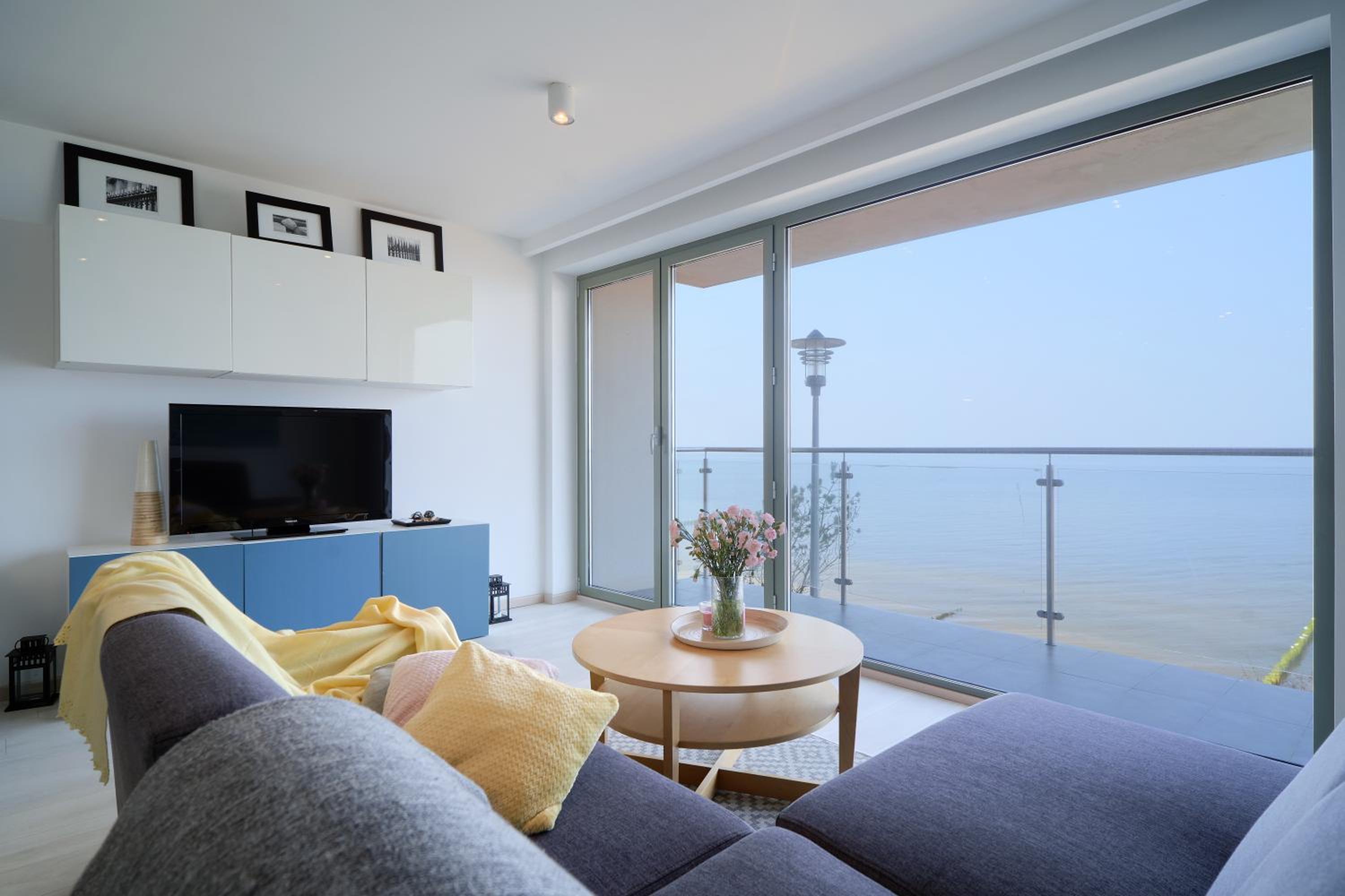 Luxury One-Bedroom Apartment with Sea View photo 2