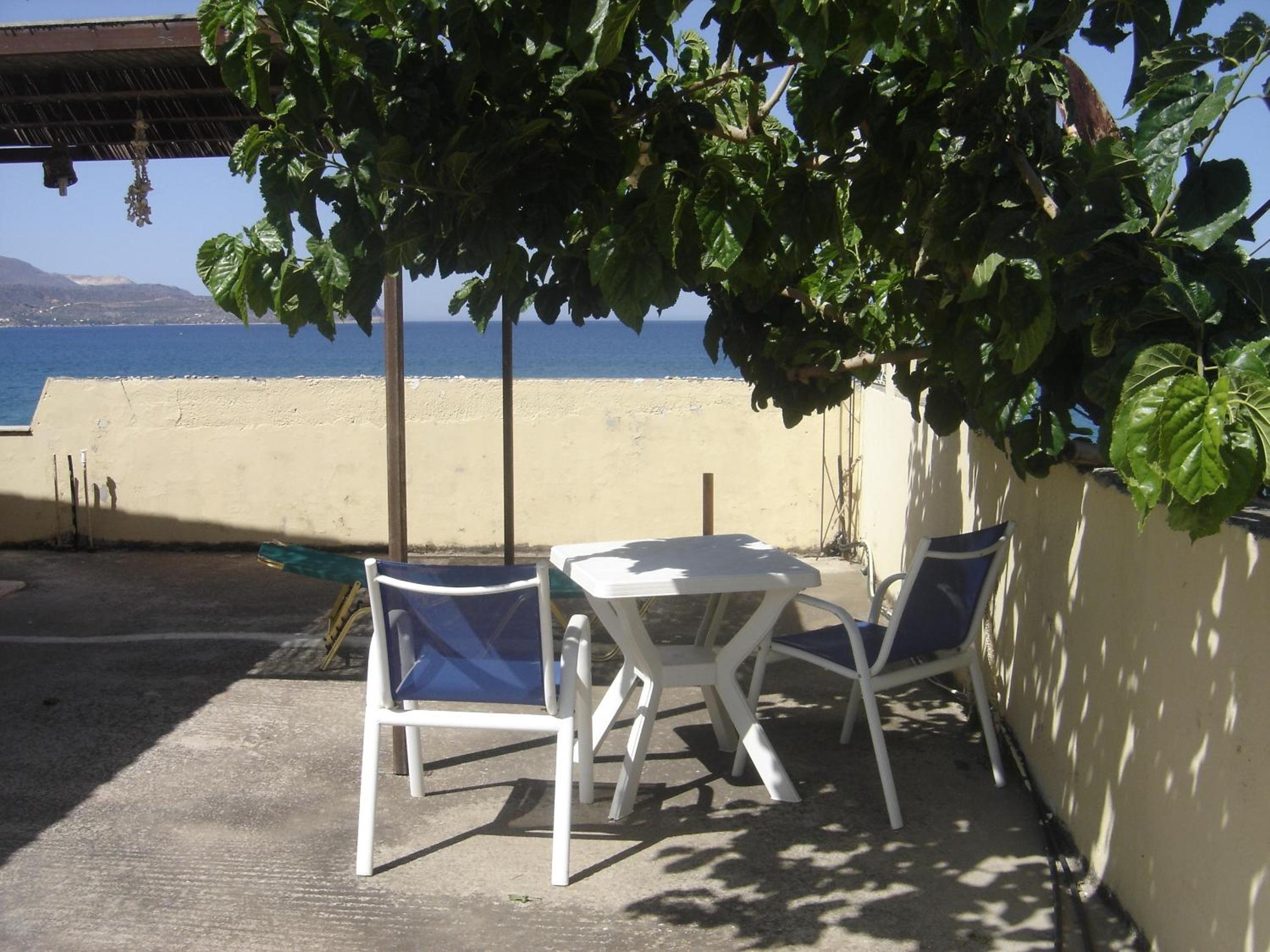 Standard Twin Room with Sea View - Photo 11