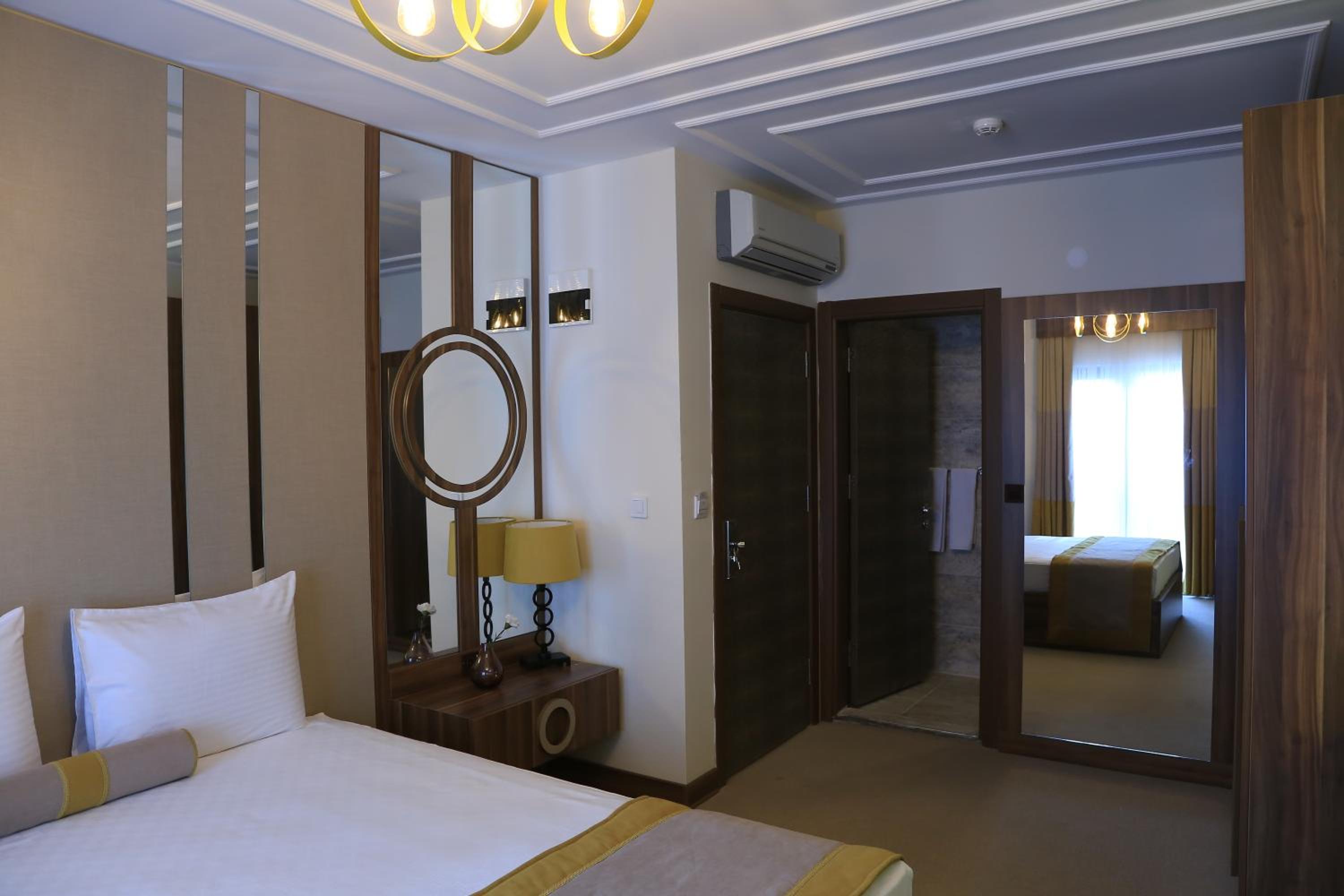 Standard Double Room - Photo 19