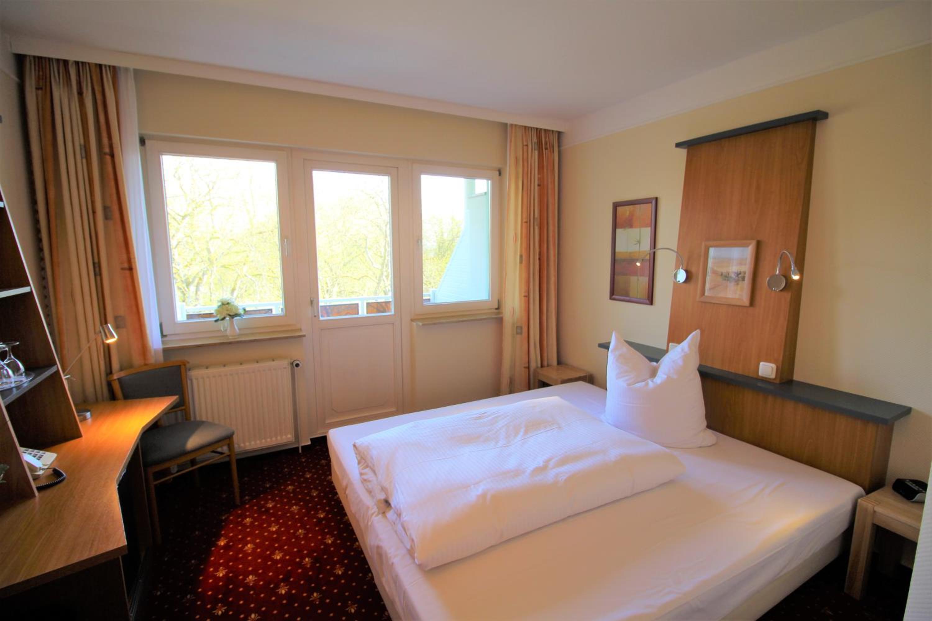 Single Room with Balcony photo 2