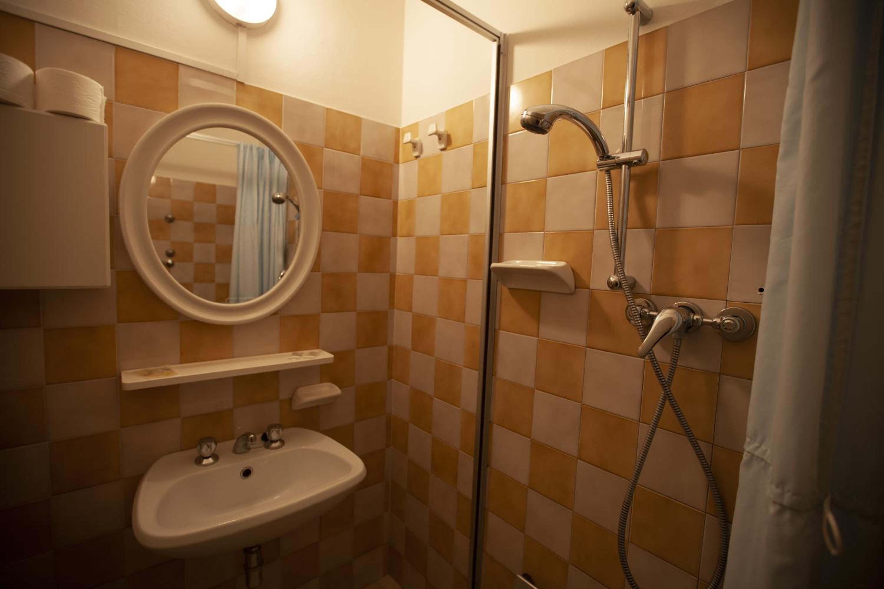 Economy Double Room with balcony - Beach Access photo 2