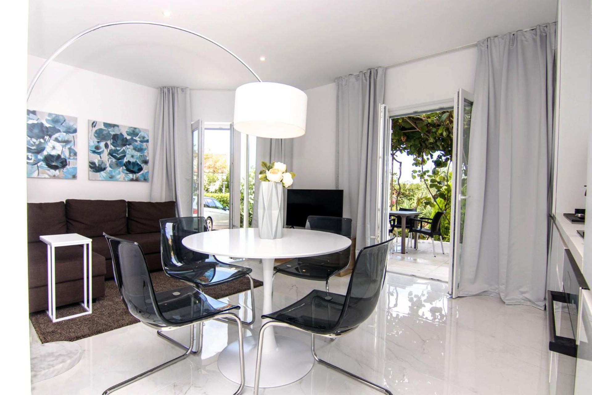 Apartment with Garden View