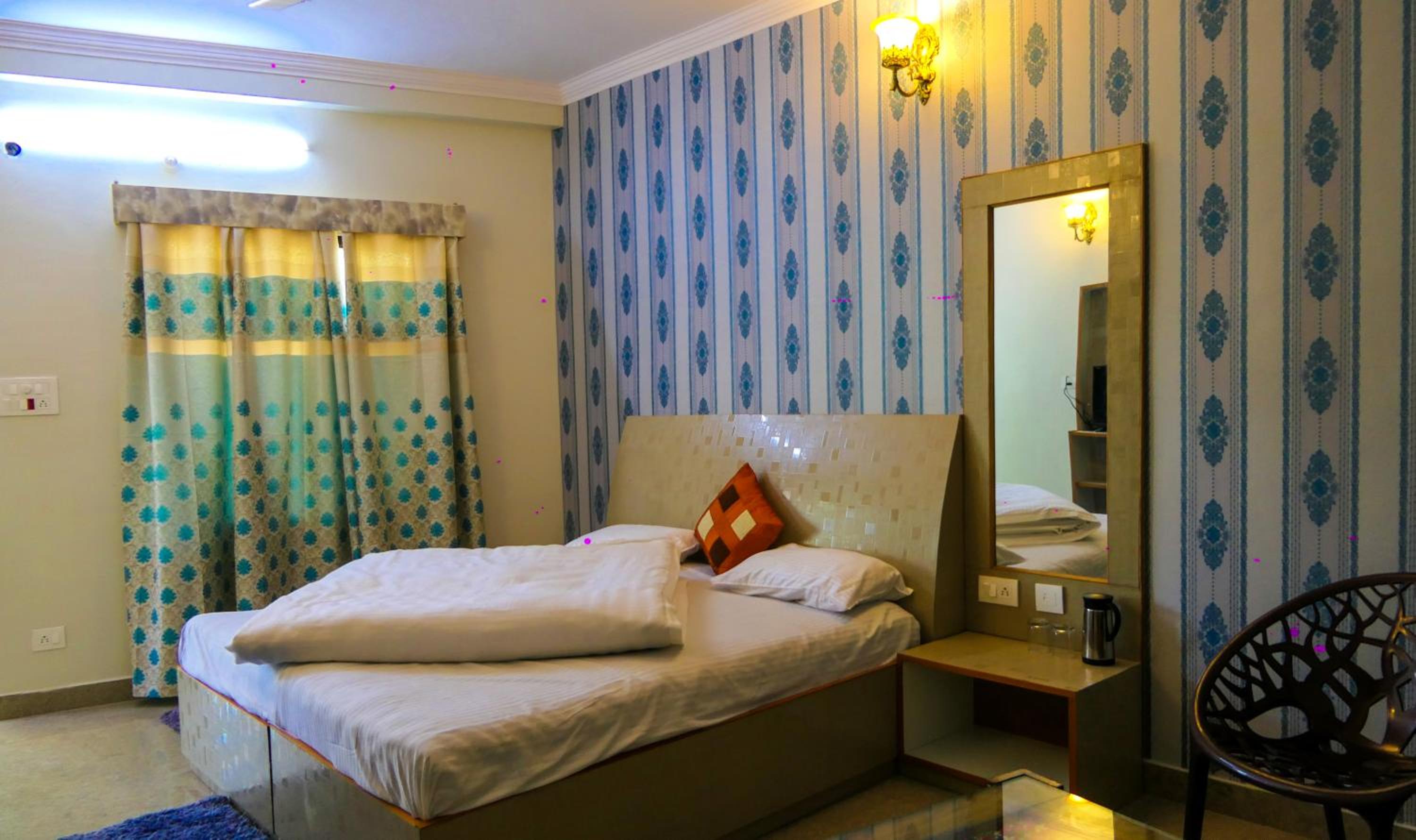 Deluxe Room - Photo 3