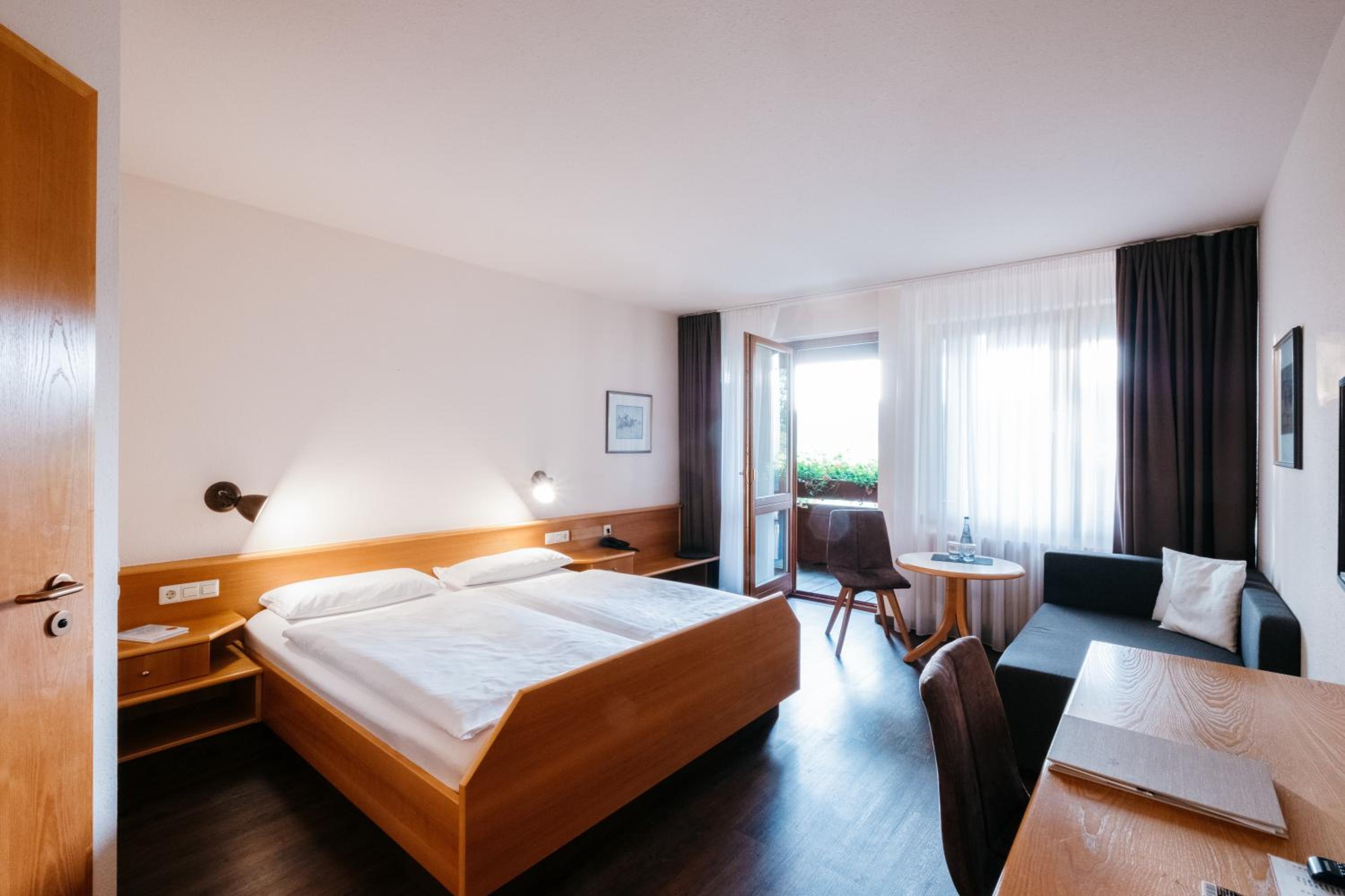 Double Room with Balcony - Photo 1