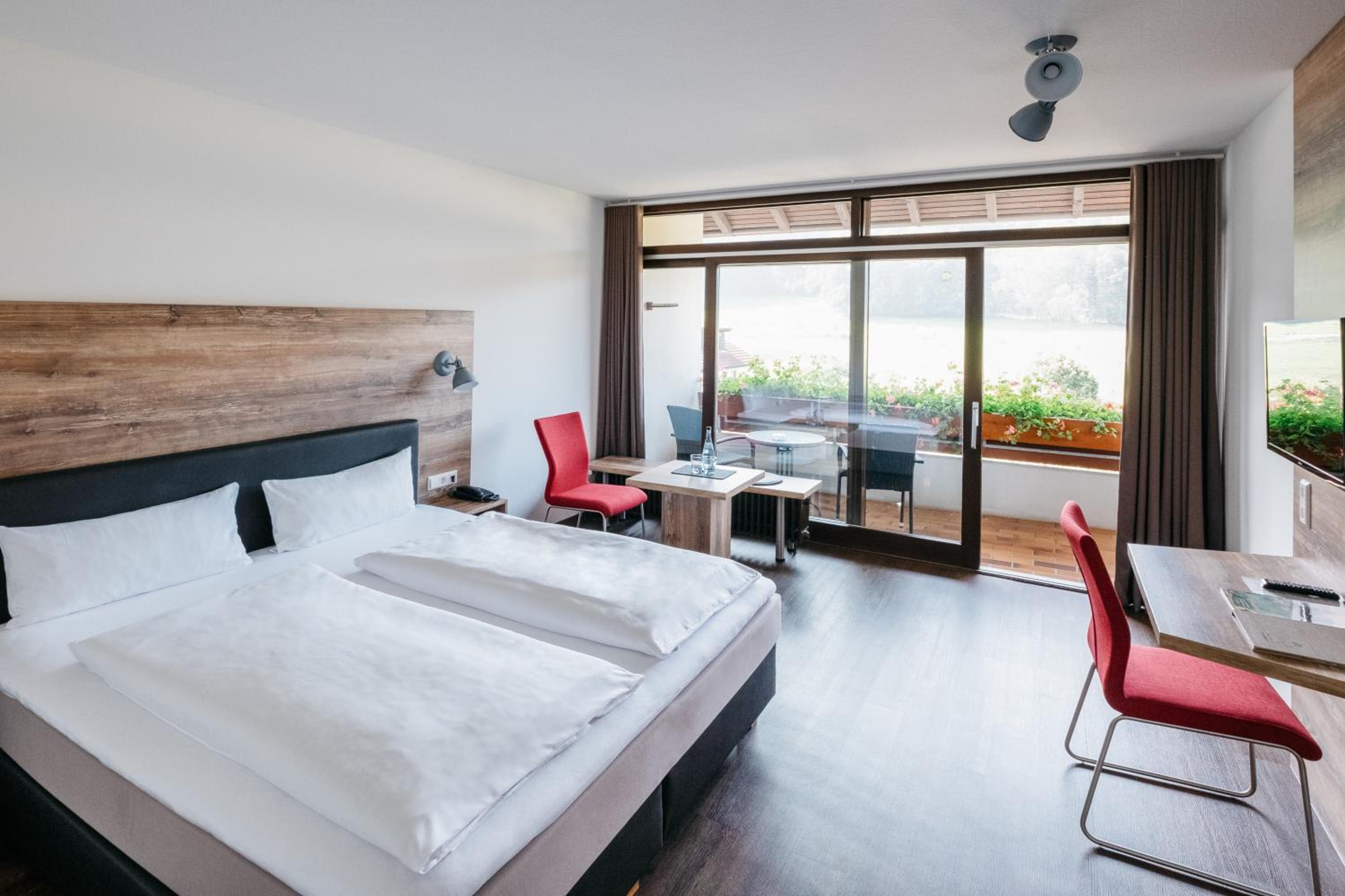 Double Room with Balcony - Photo 3