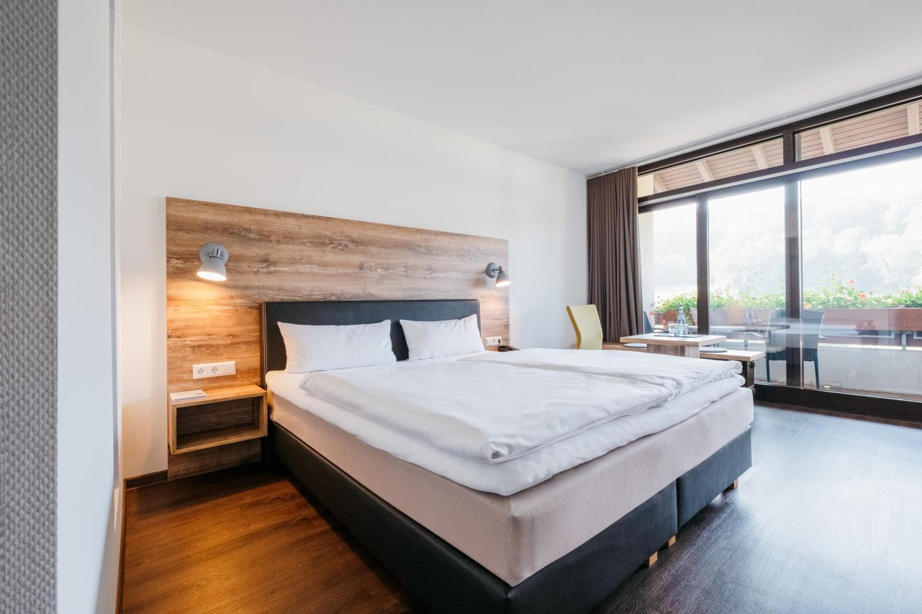 Double Room with Balcony - Photo 5