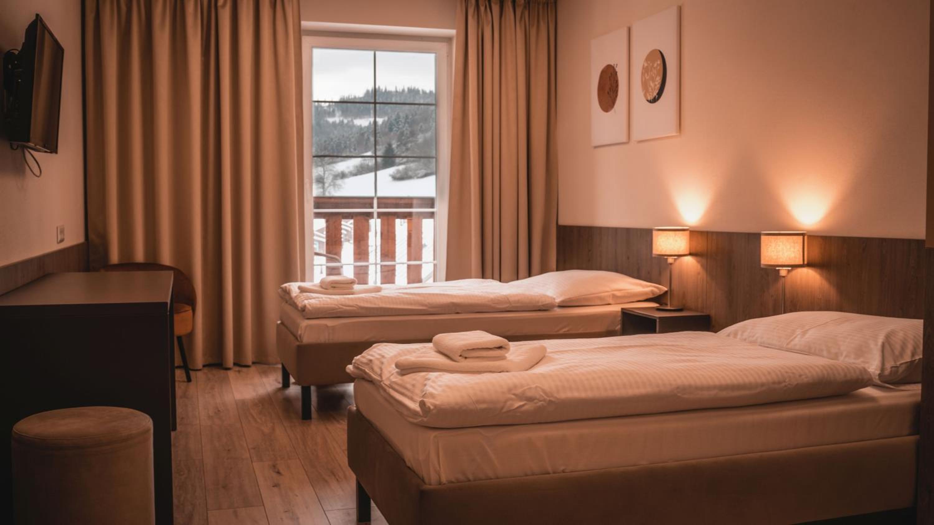 Double or Twin Room with Private Bathroom - Photo 5