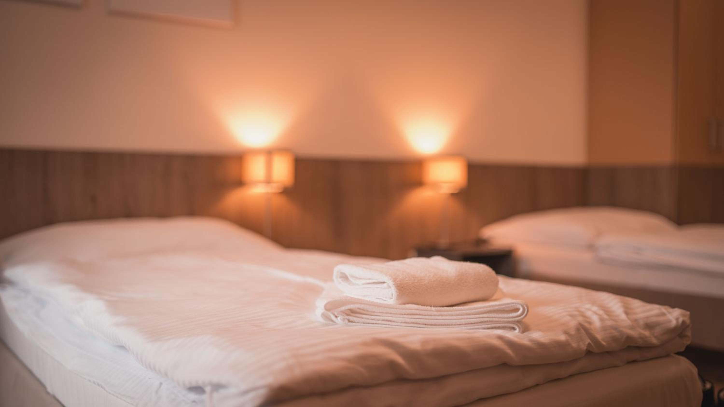Double or Twin Room with Private Bathroom - Photo 7