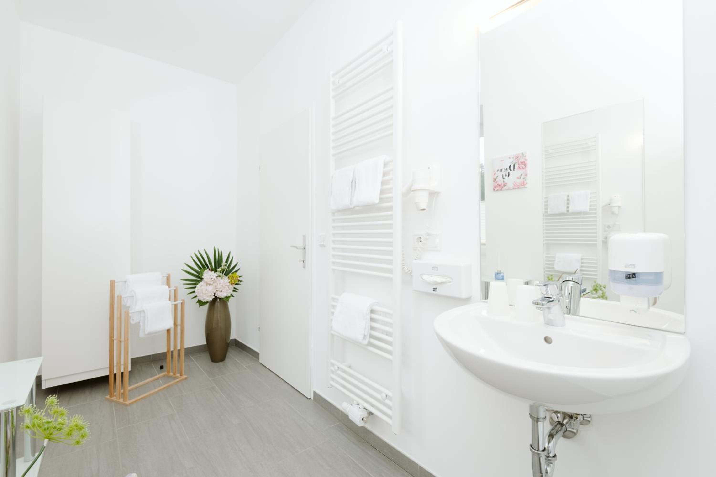 Two-Bedroom Apartment - Photo 4
