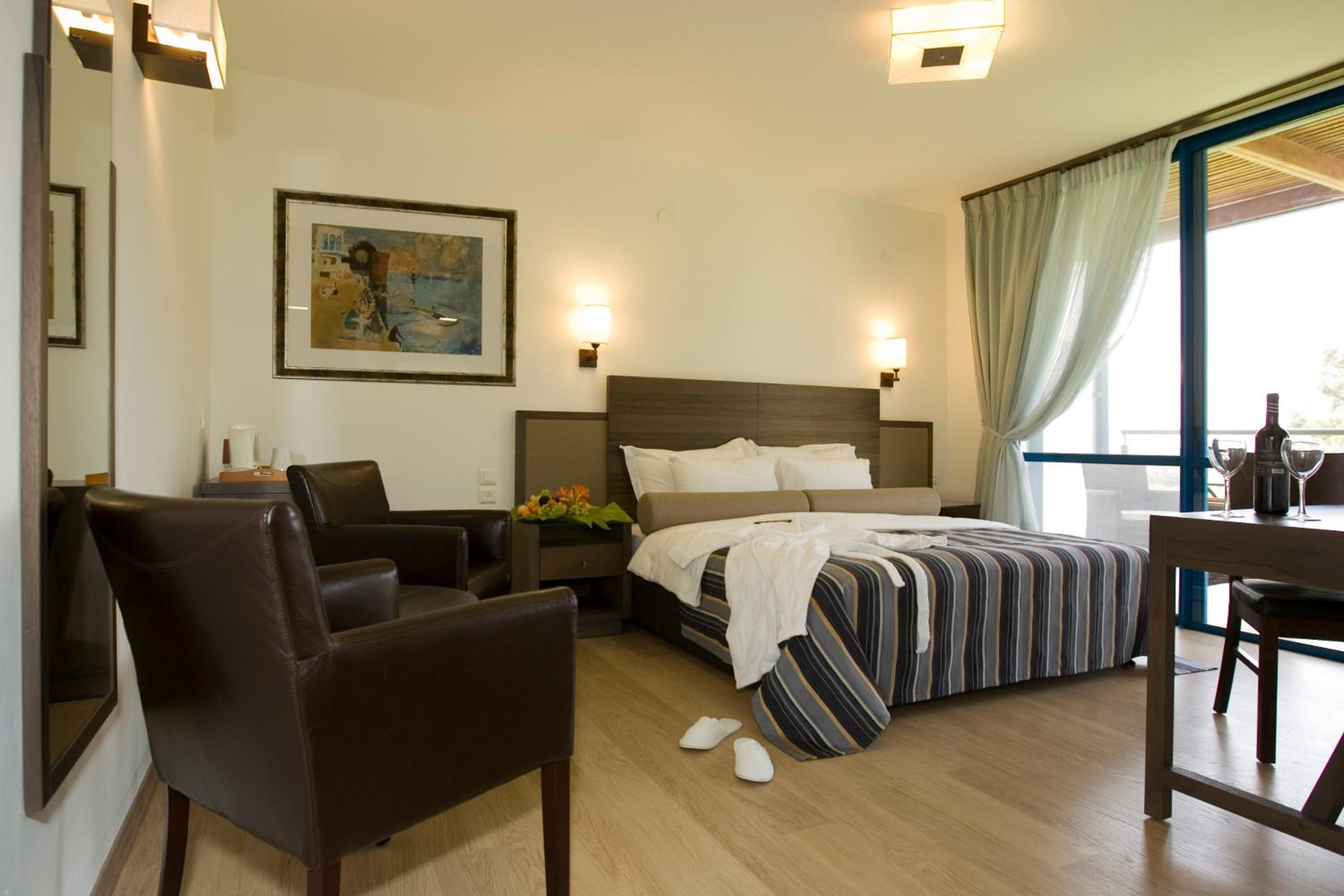 Hotel Grand Deluxe Double or Twin Room with Balcony - Photo 1