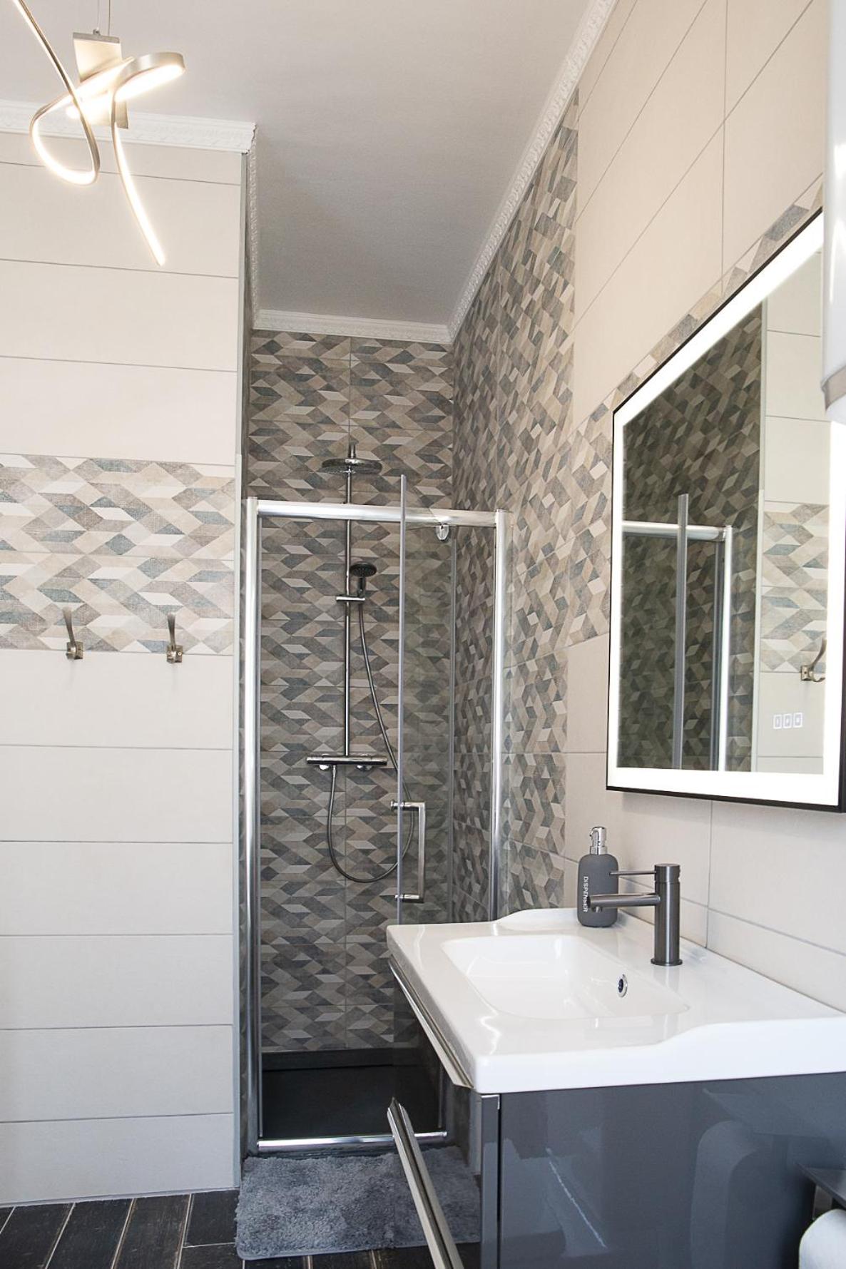 Double Room with Private Bathroom - Photo 11