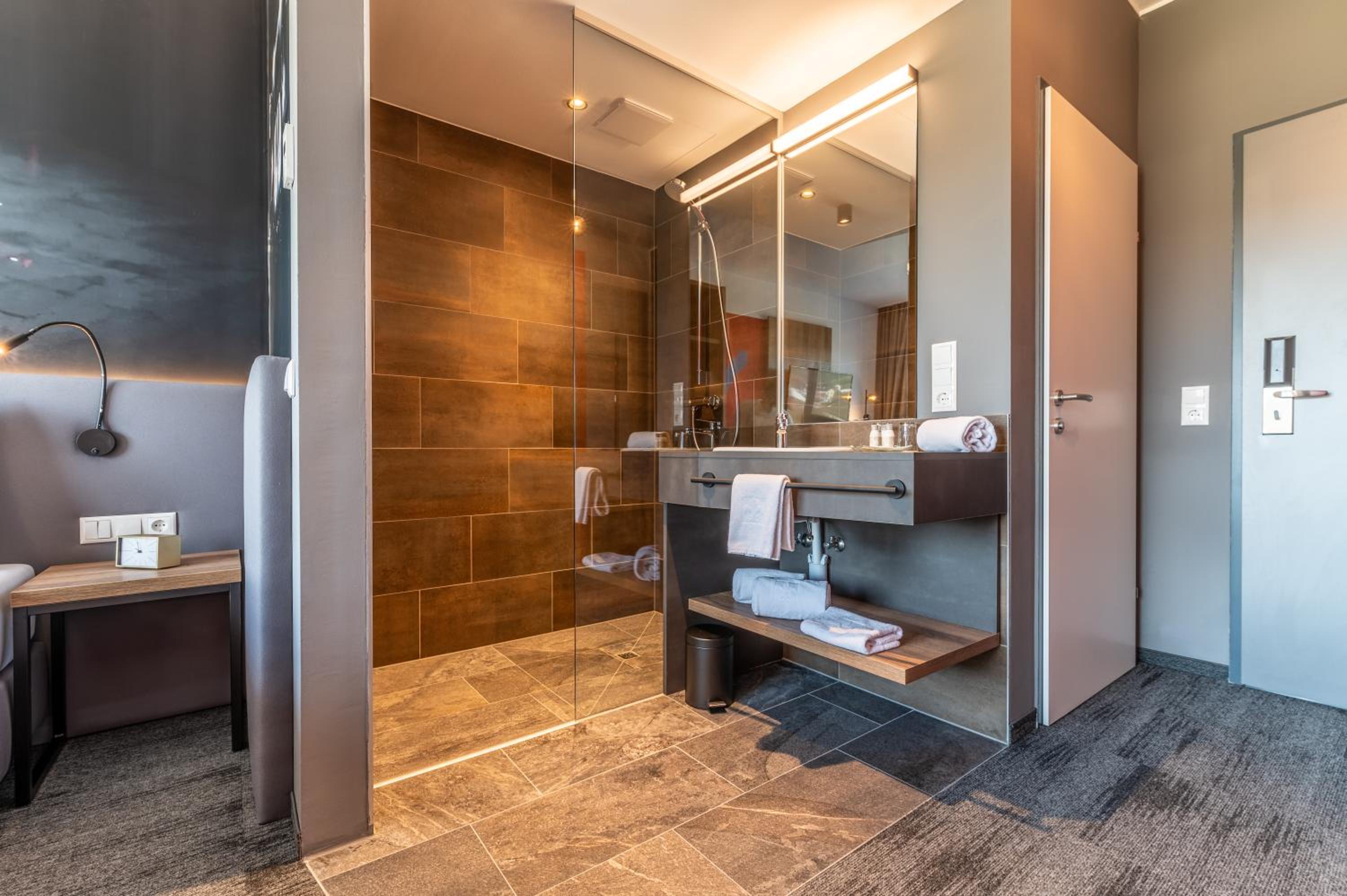 Standard Twin Room with Open Bathroom - Photo 16
