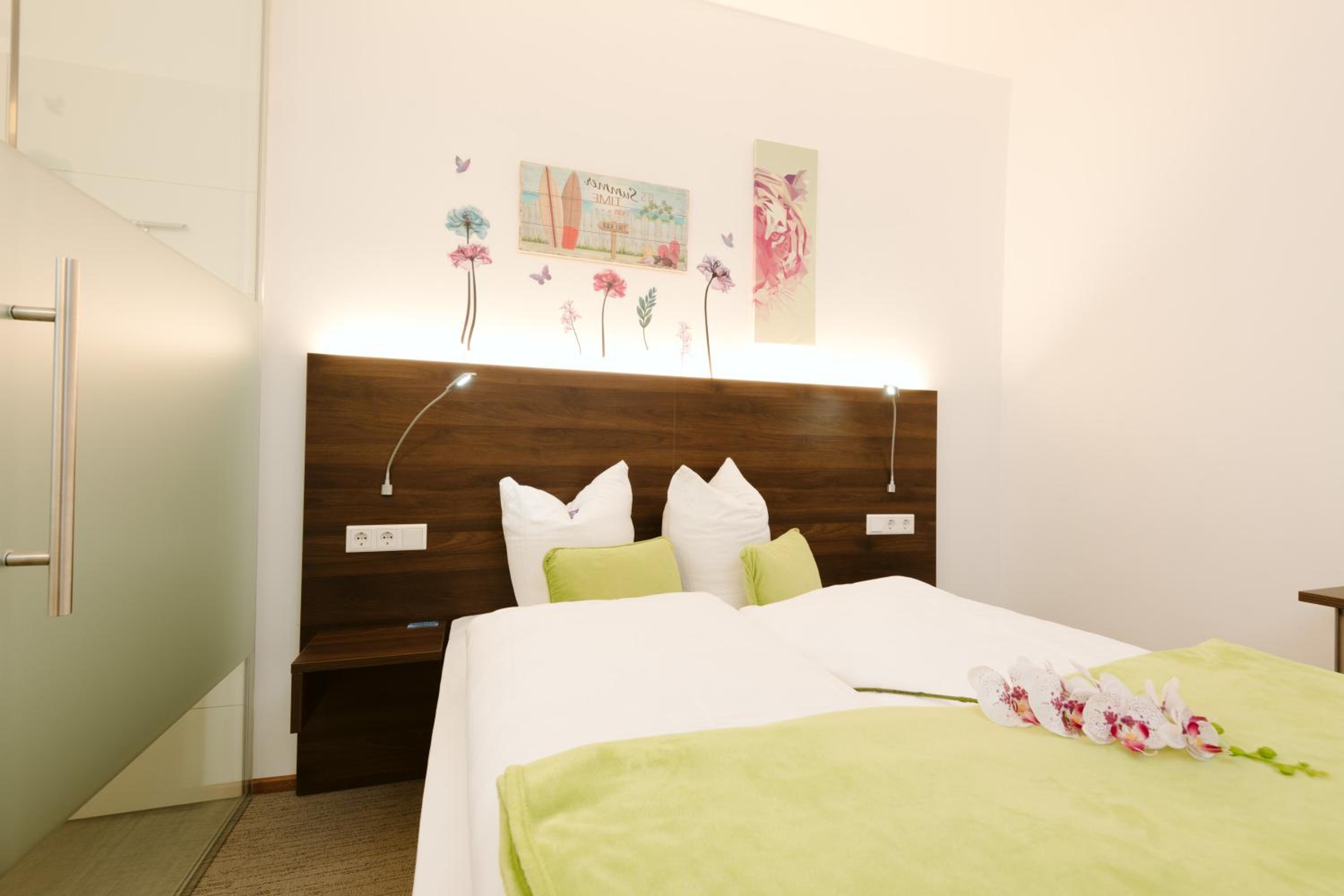 Small Double Room - Photo 4