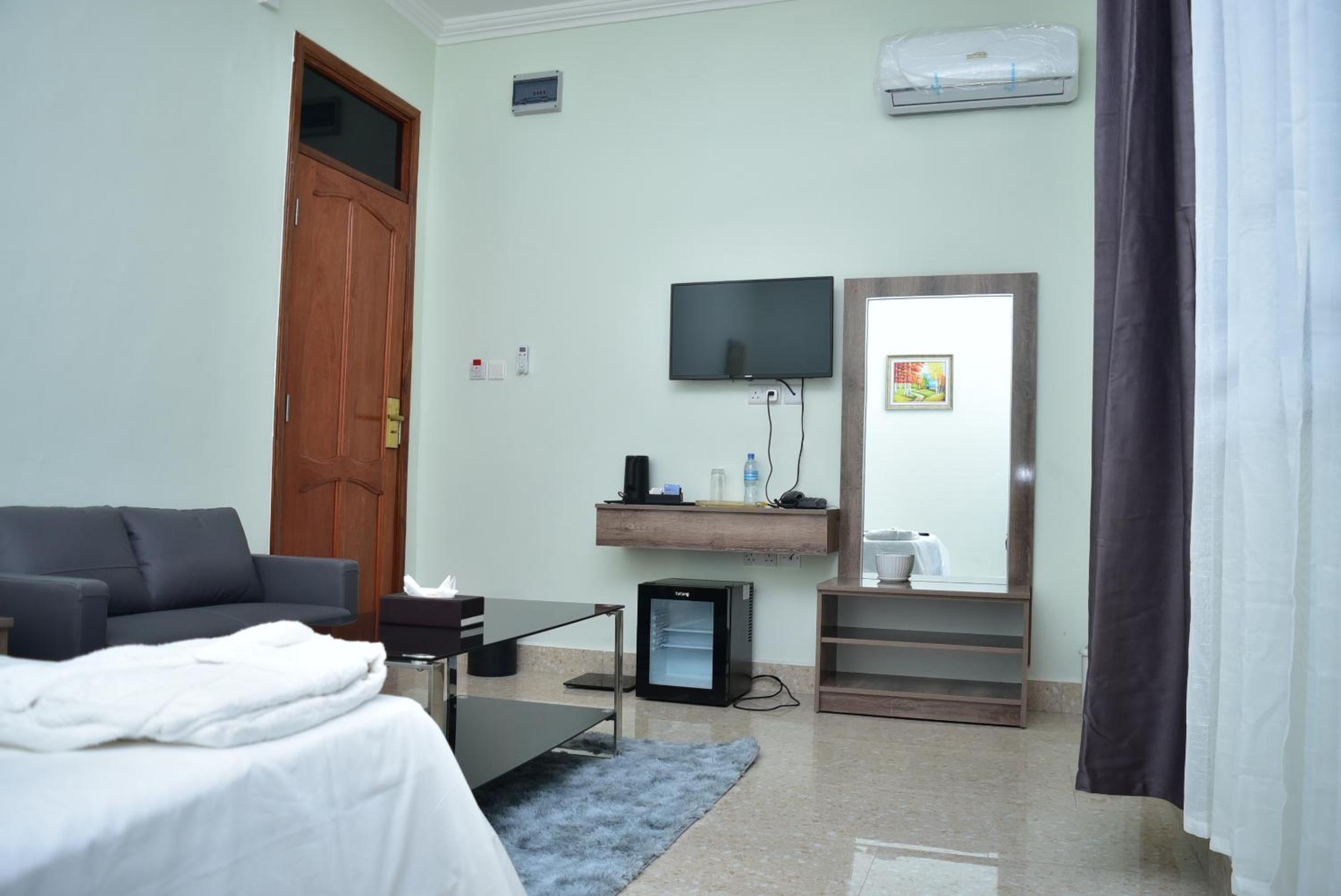 Deluxe Suite - Photo 6