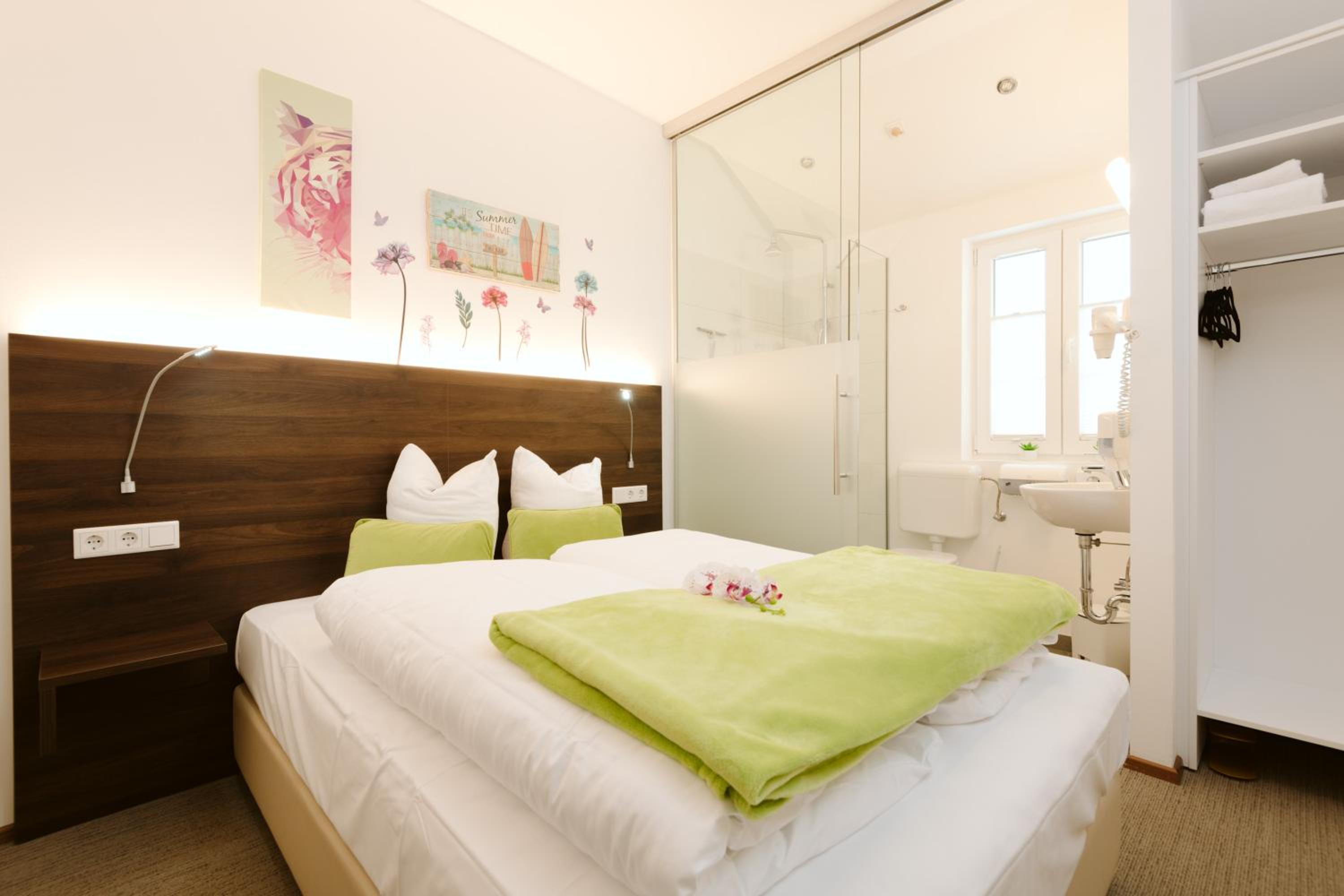 Small Double Room - Photo 1