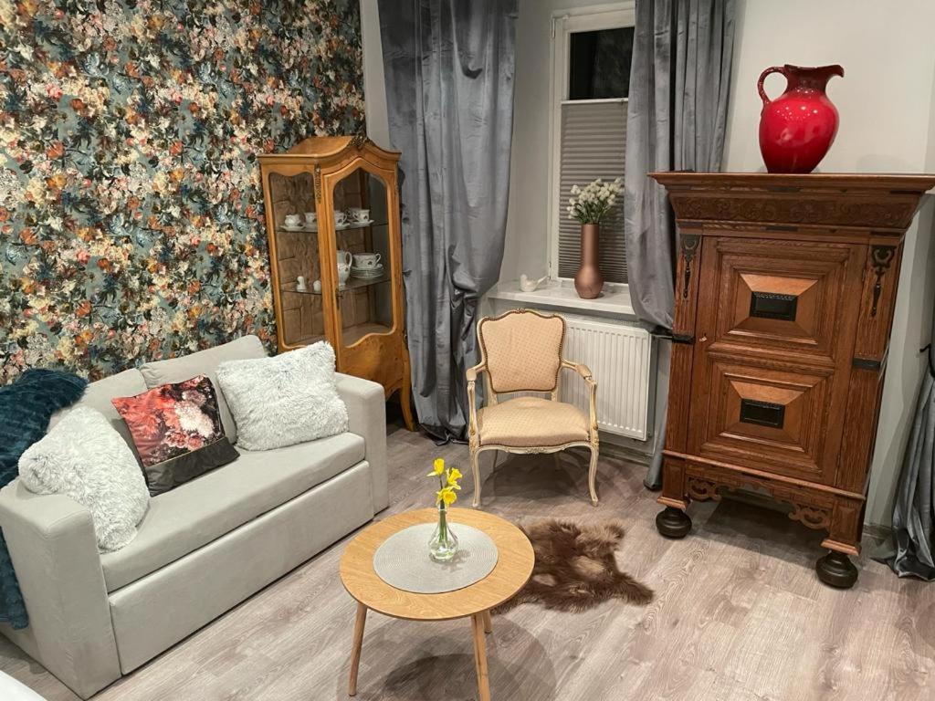 One-Bedroom Apartment - Photo 5