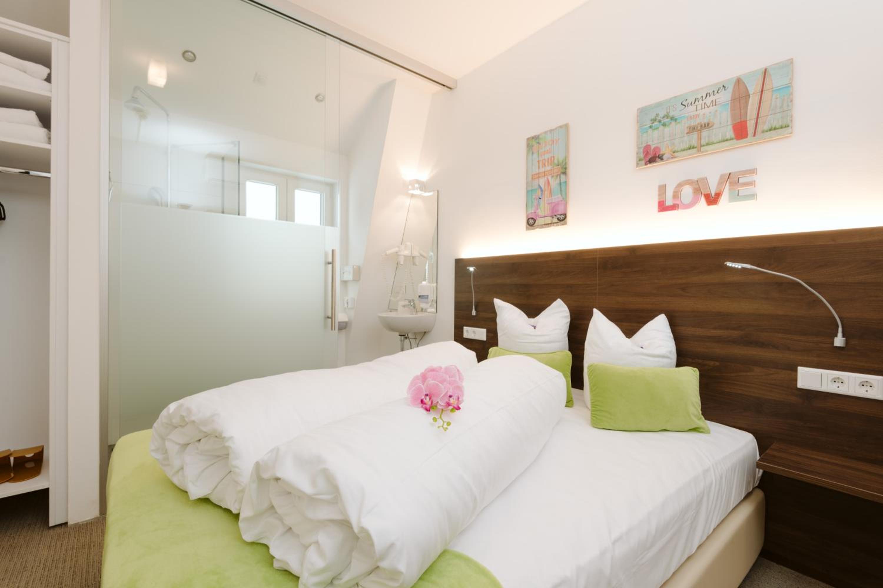 Small Double Room - Photo 13