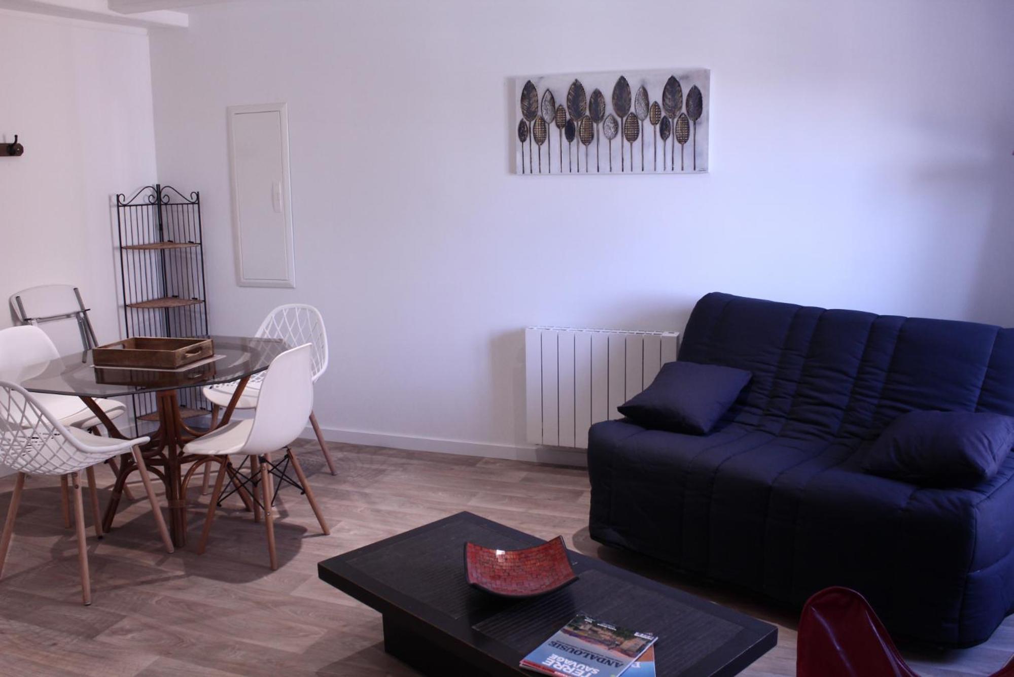One-Bedroom Apartment photo 2