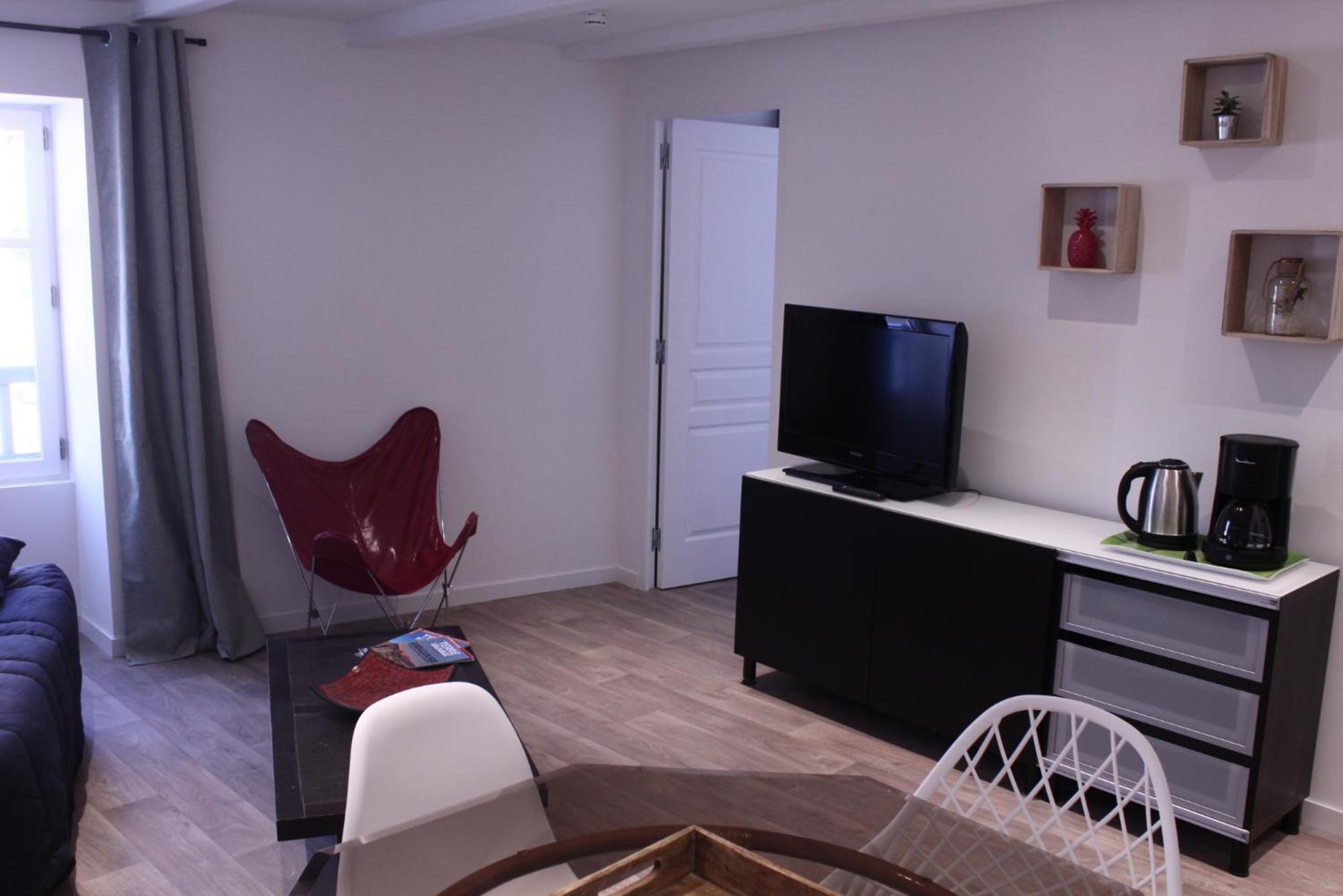 One-Bedroom Apartment photo 3