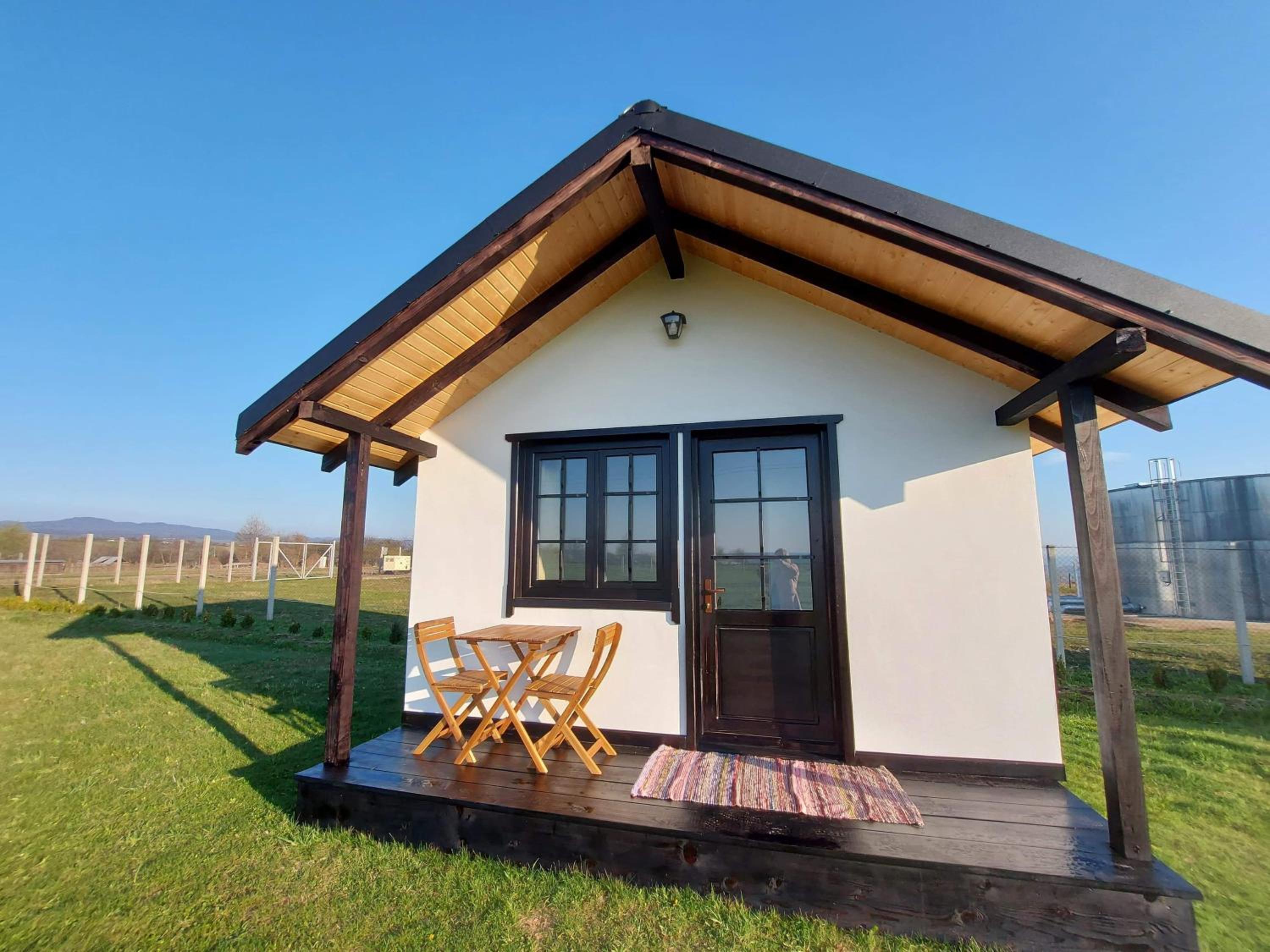 One-Bedroom House - Photo 16