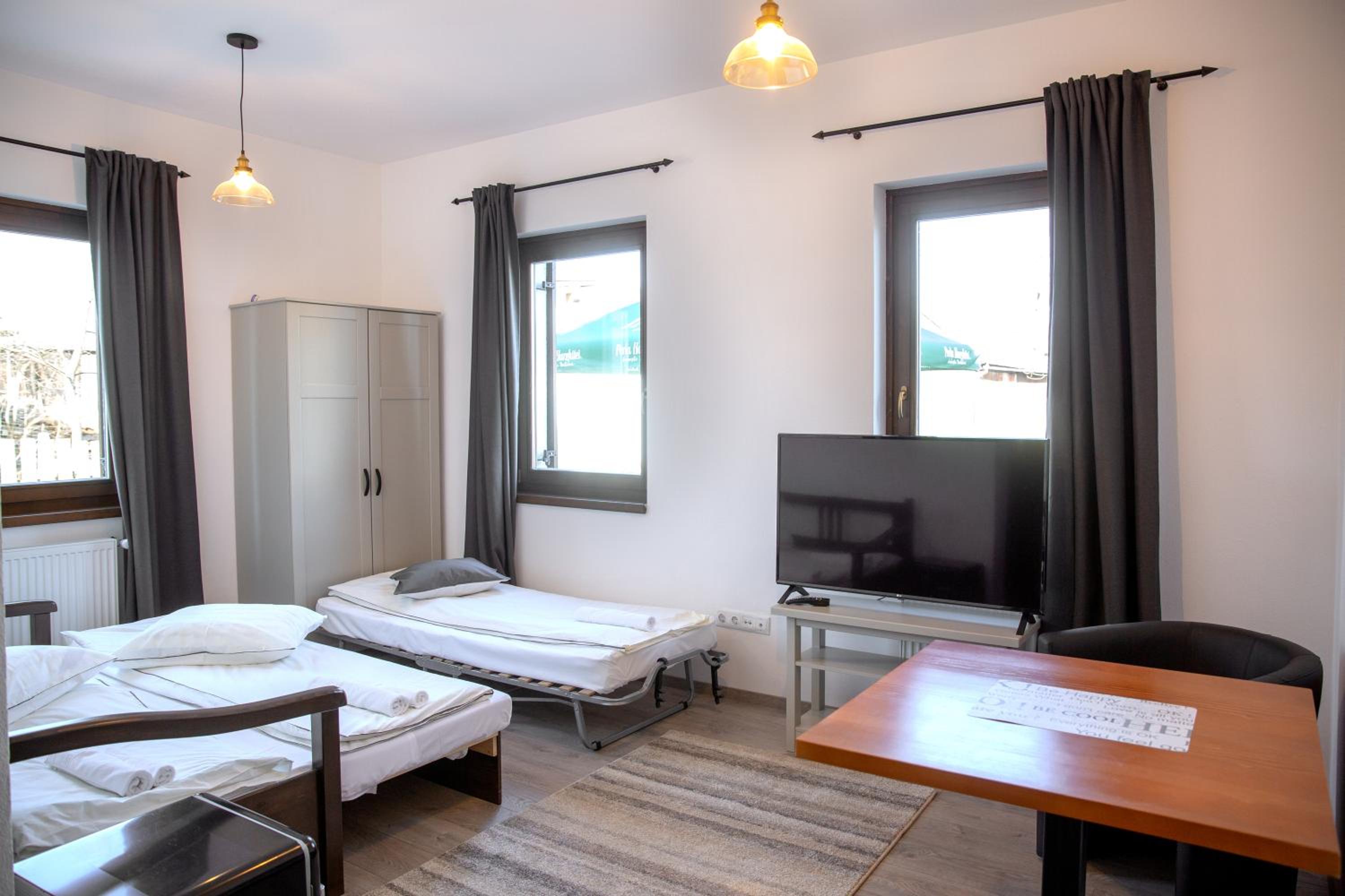 Quadruple Room with Private Bathroom - Photo 1