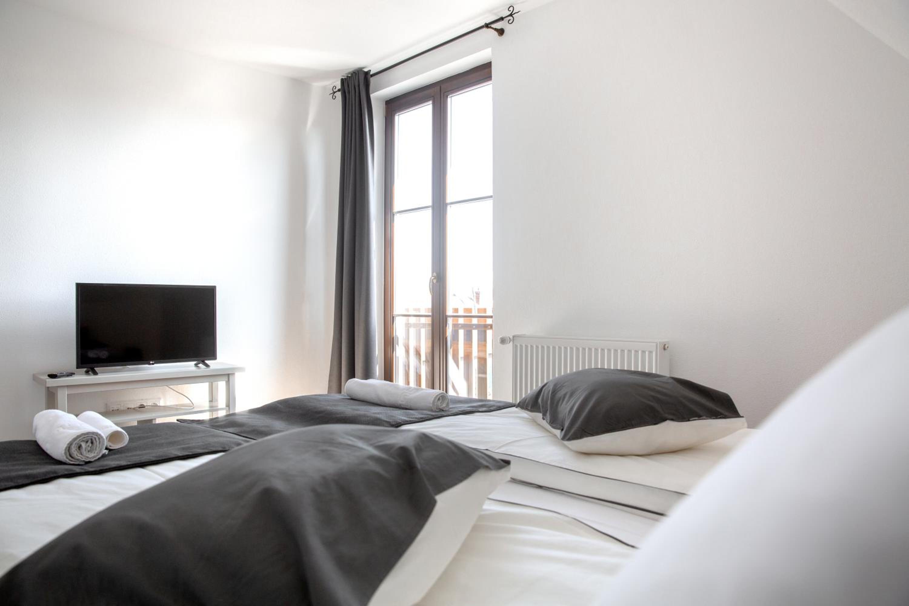 Triple Room with Private Bathroom - Photo 10