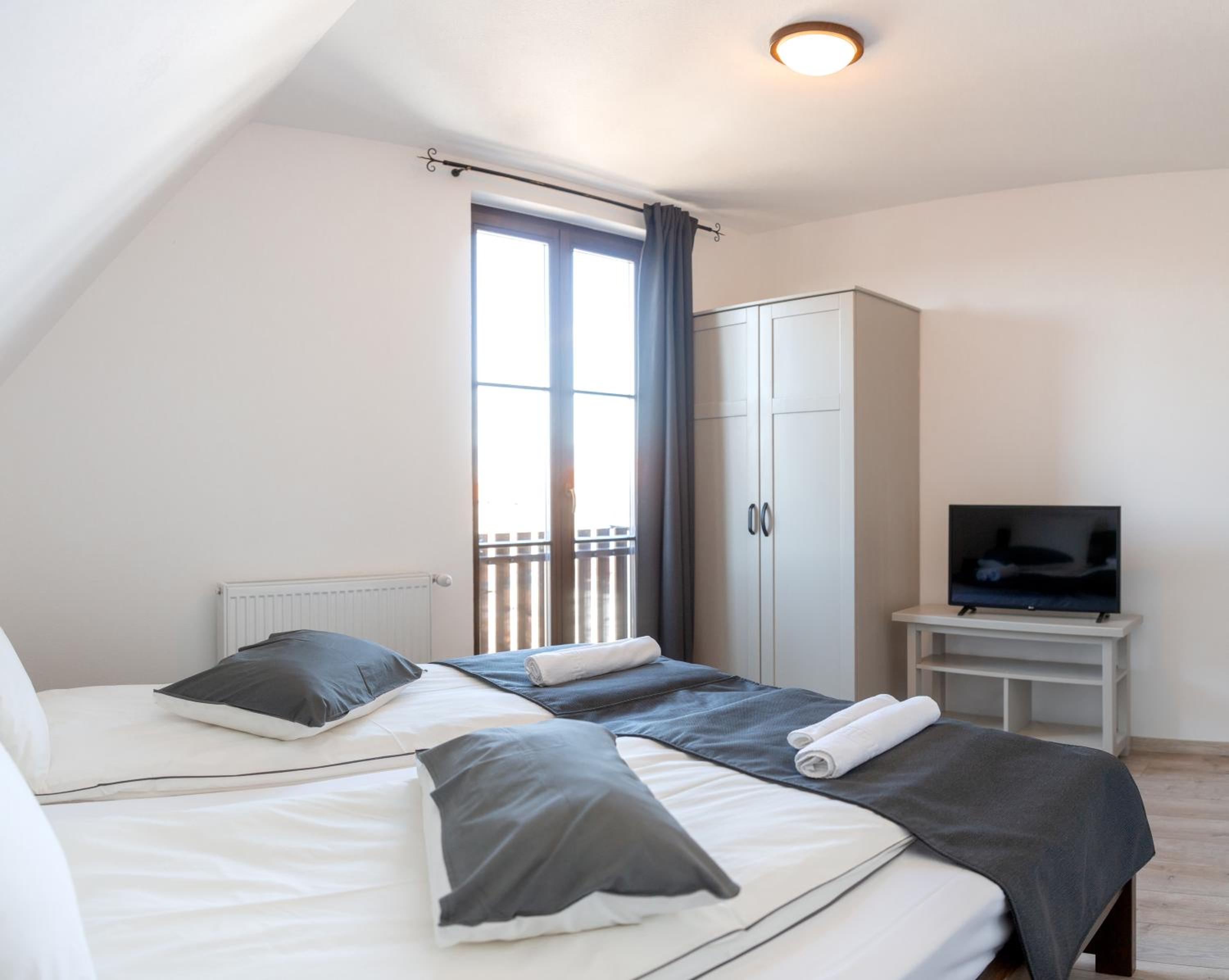 Quadruple Room with Private Bathroom - Photo 4