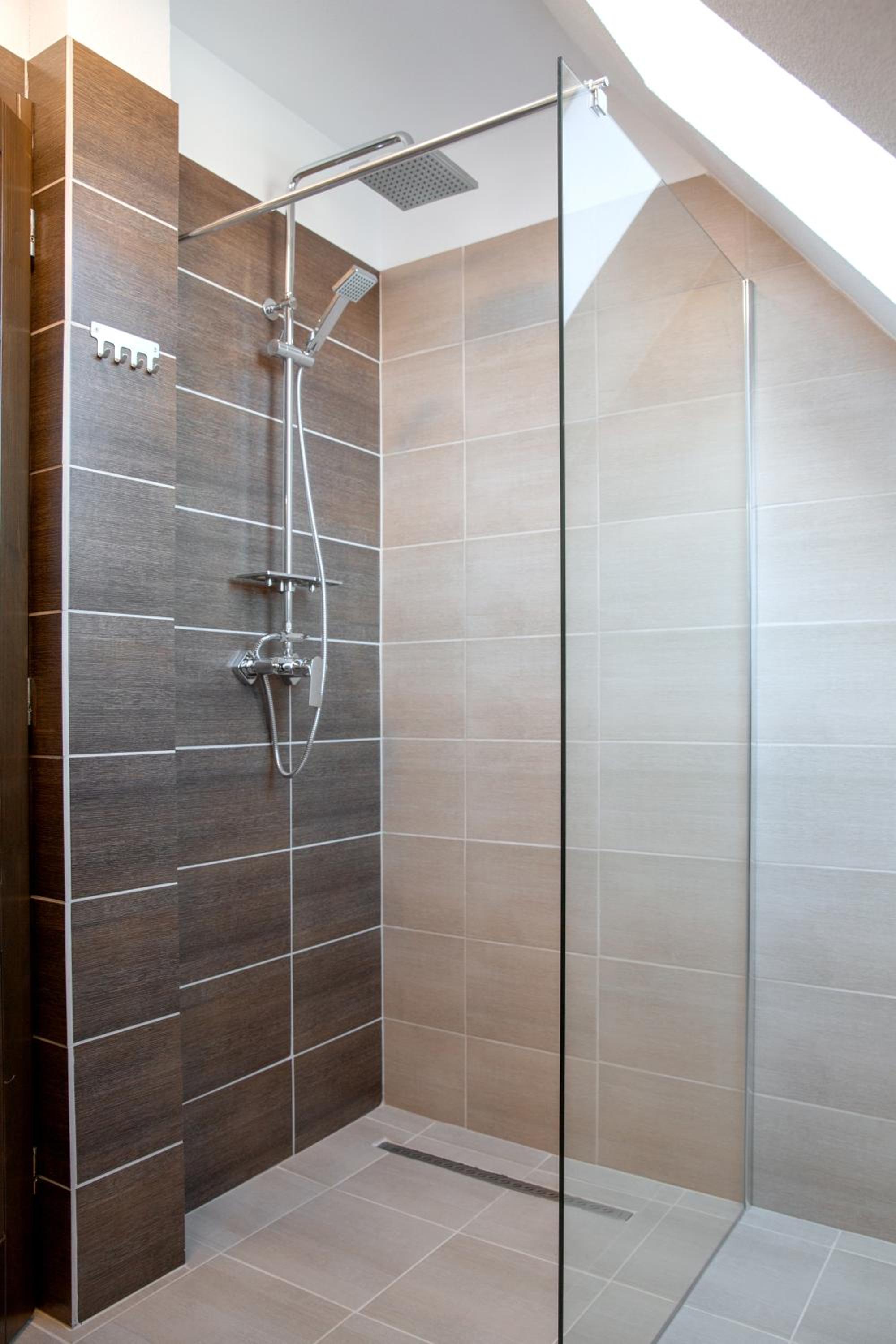 Quadruple Room with Private Bathroom - Photo 6