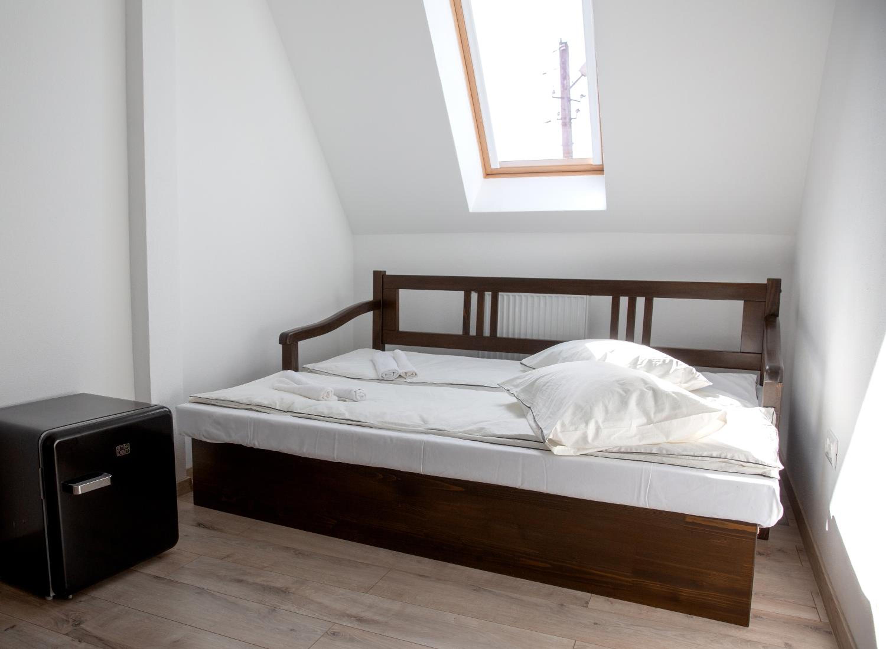 Quadruple Room with Private Bathroom - Photo 7