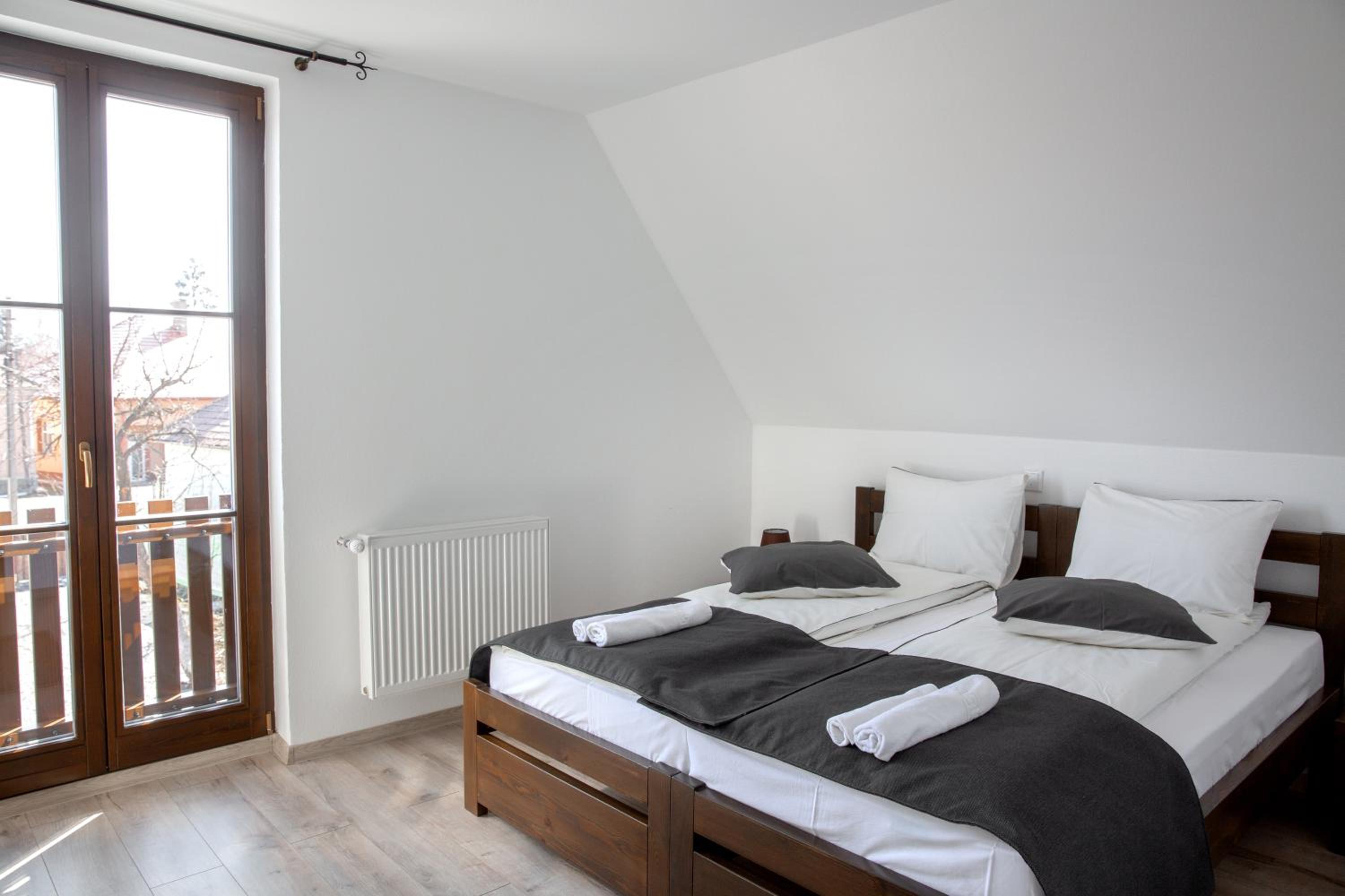 Triple Room with Private Bathroom - Photo 2