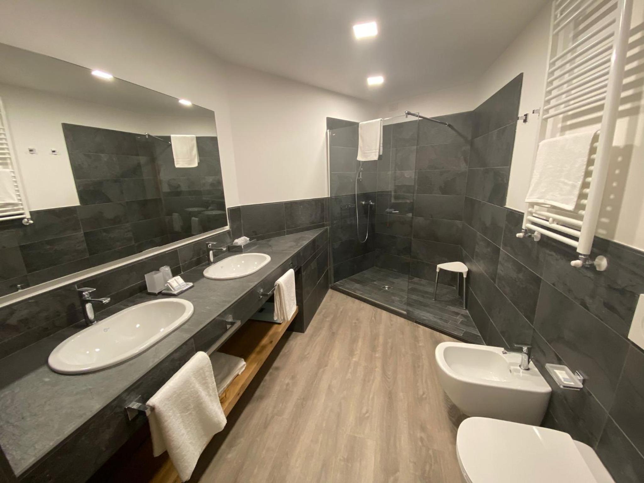 Comfort Double Room with Balcony - Photo 6