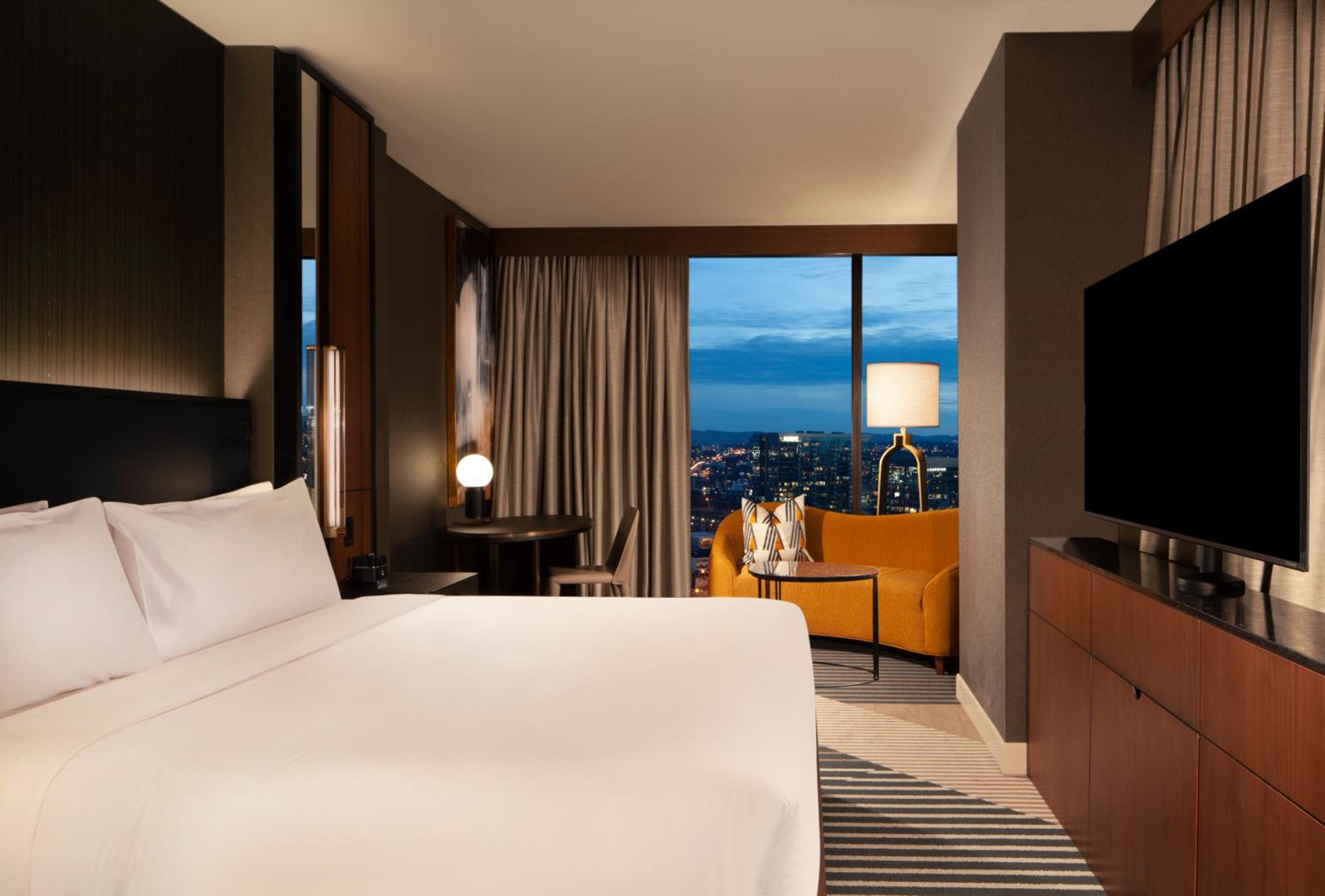 King Room with View - Photo 2