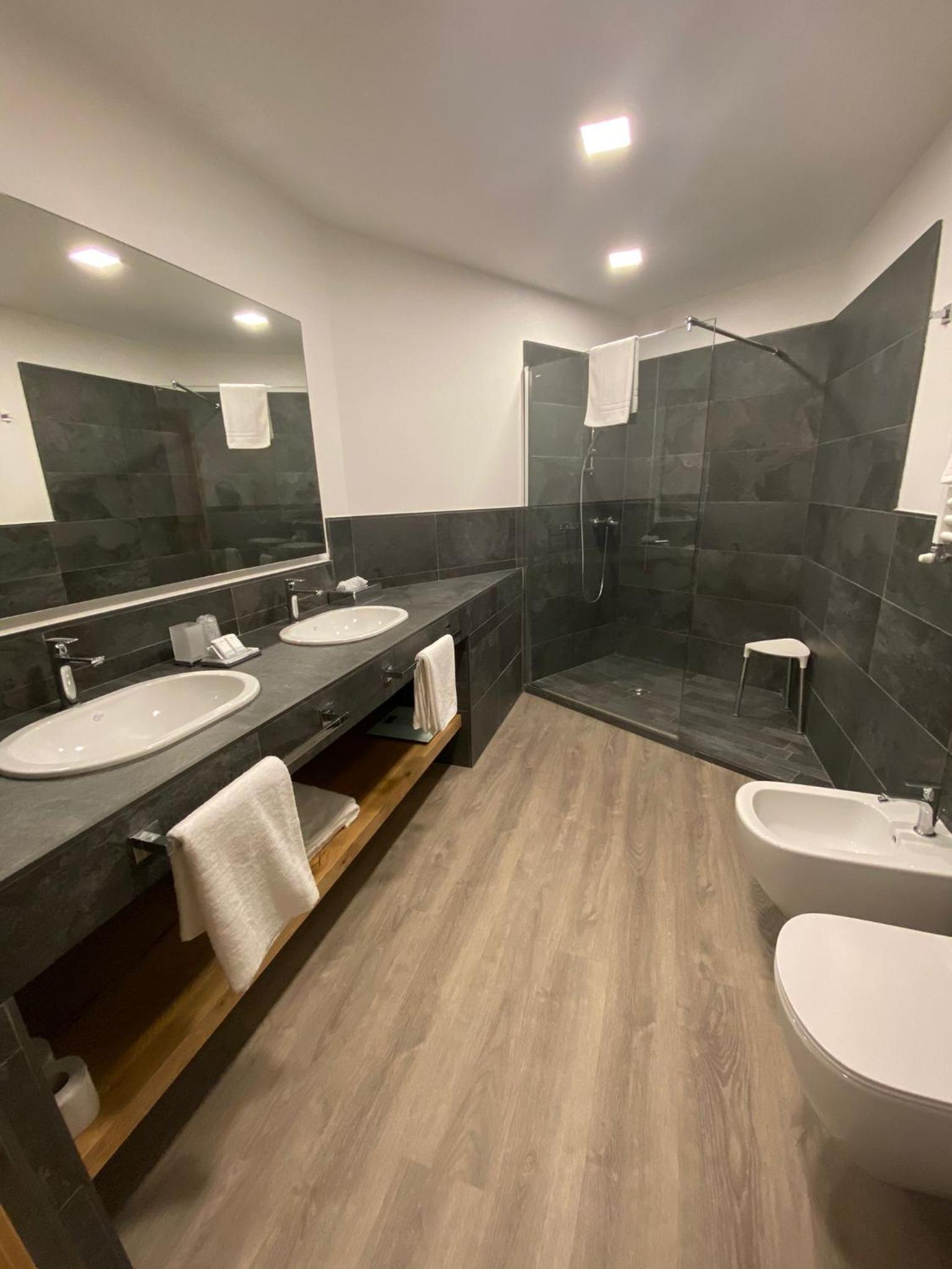 Comfort Double Room with Balcony - Photo 7
