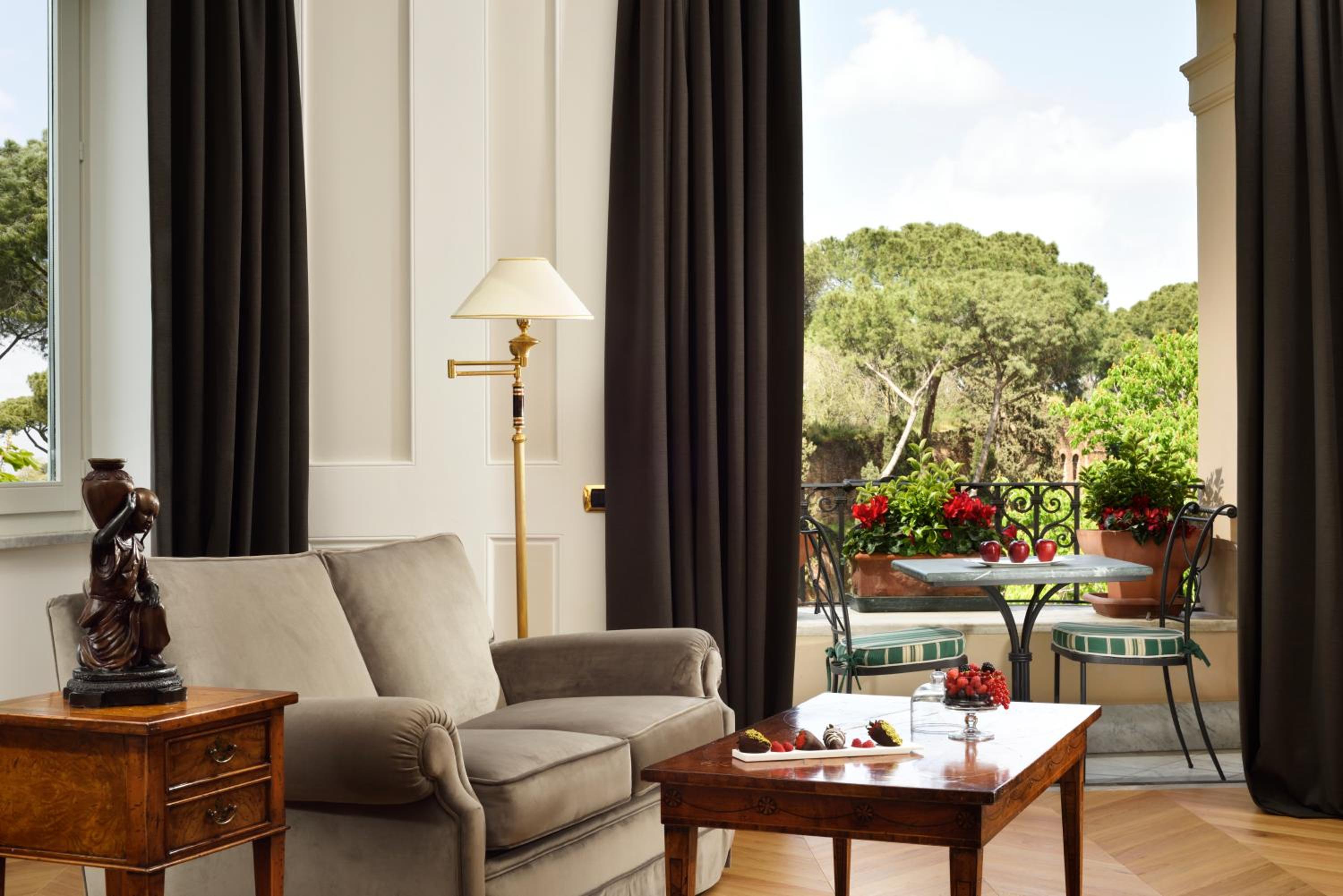 Junior Suite Terrace thumbnail 5