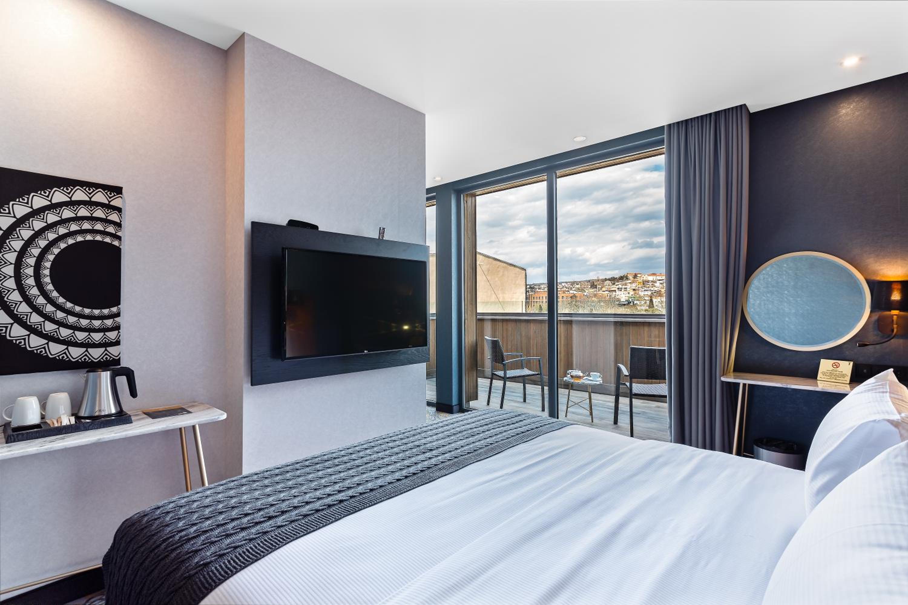 Queen Room with Balcony - Photo 1